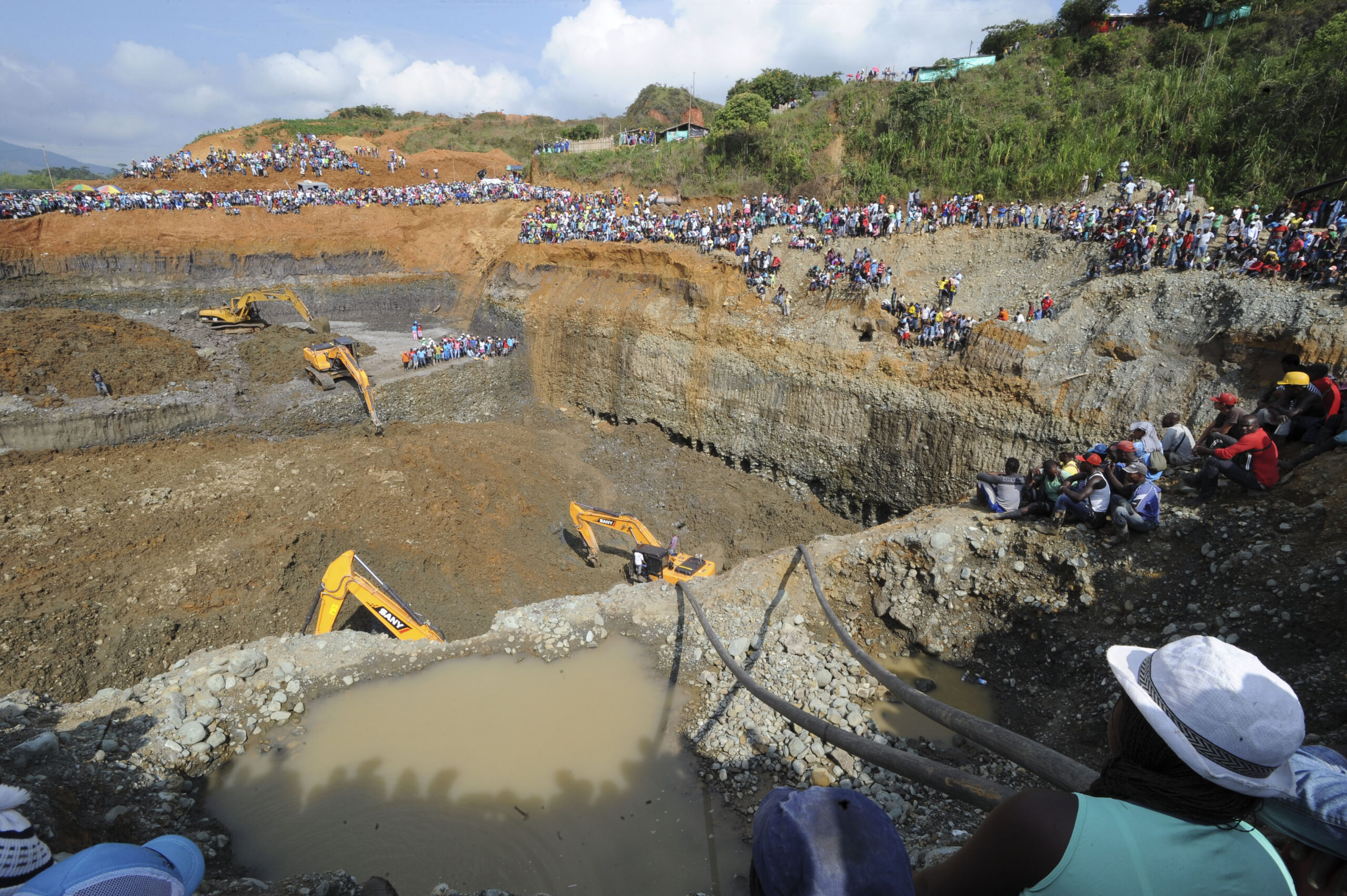 Illegal Colombia mine collapse: 3 dead