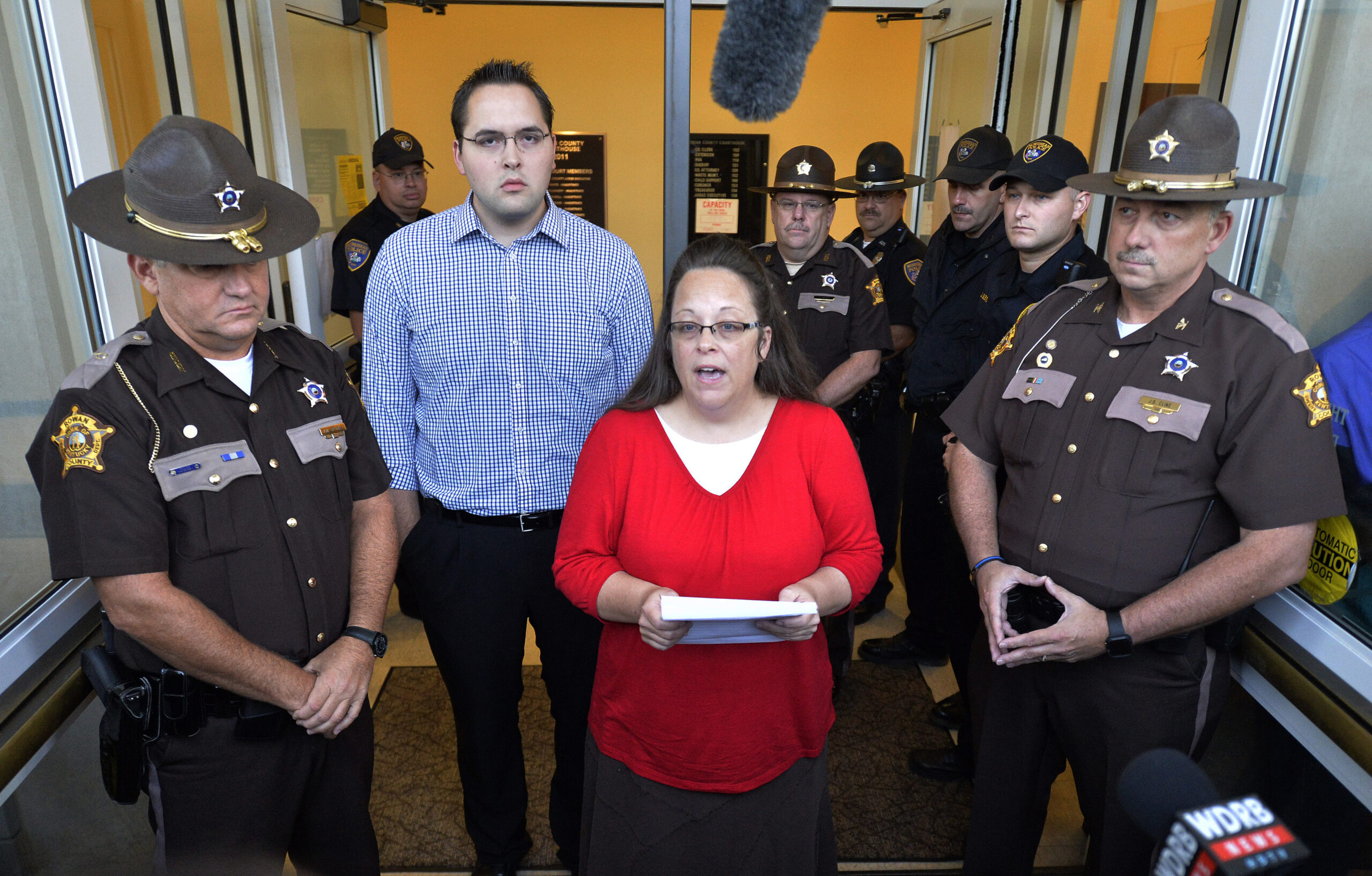 Kentucky clerk recuses herself from same-sex marriage