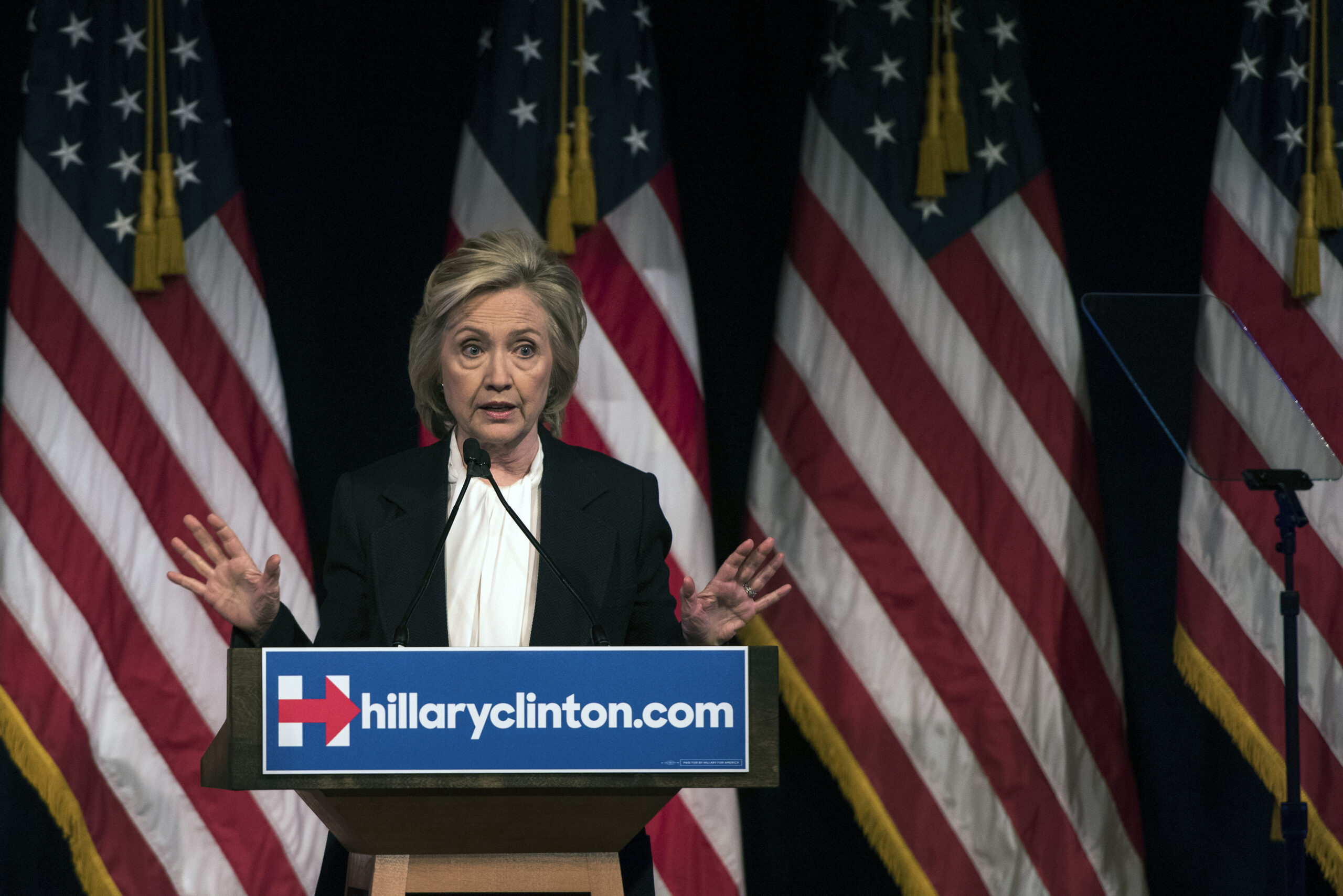 Poll shows Clinton losing to generic Republican by 14 points