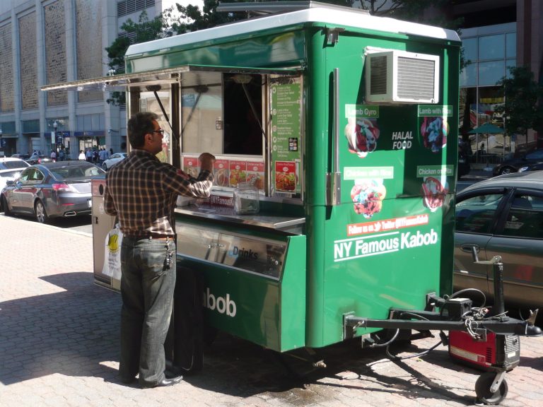 Food carts in Arlington (Taylor Holland/Examiner photo)