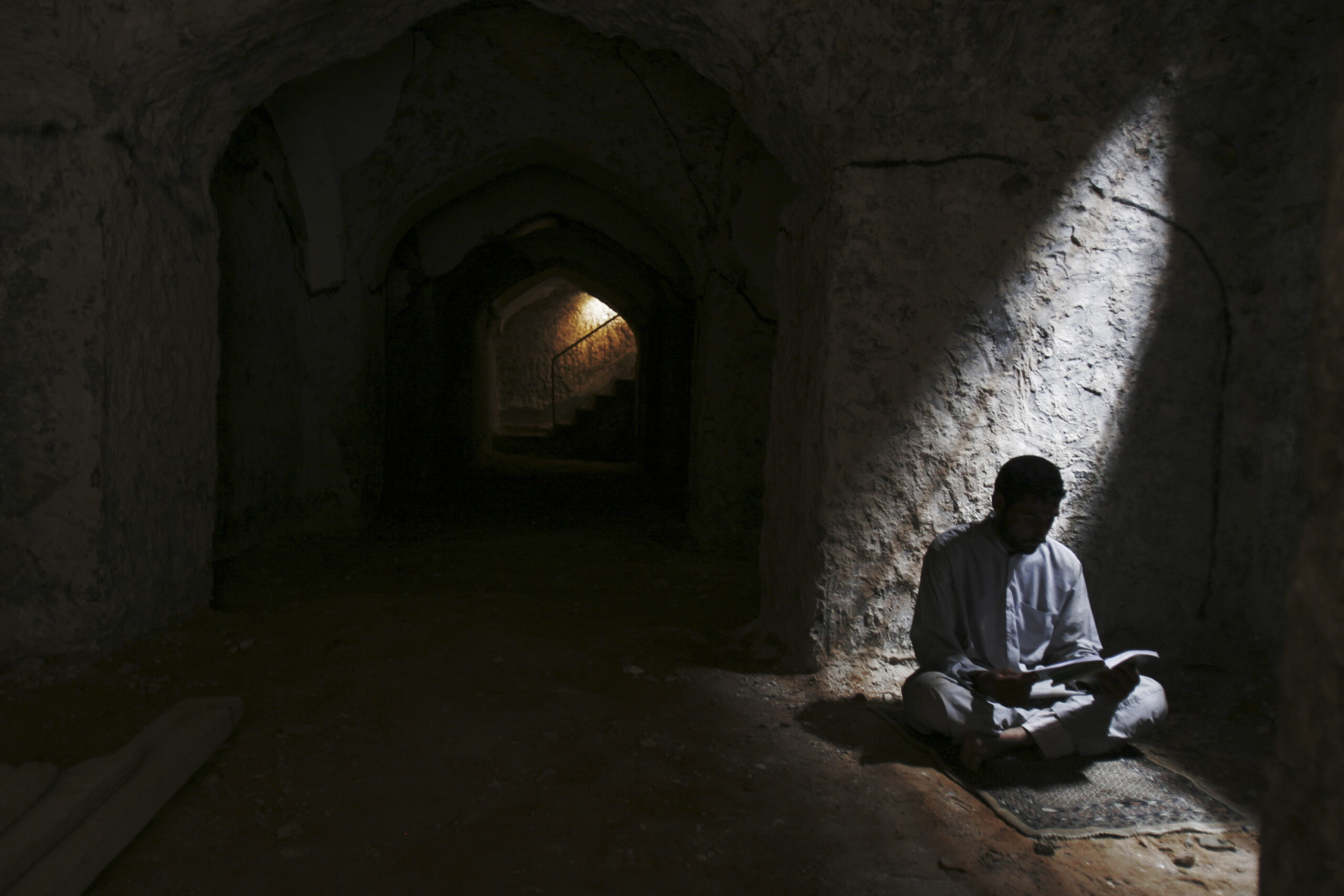 U.S. targets Islamic State tunnels in Iraq