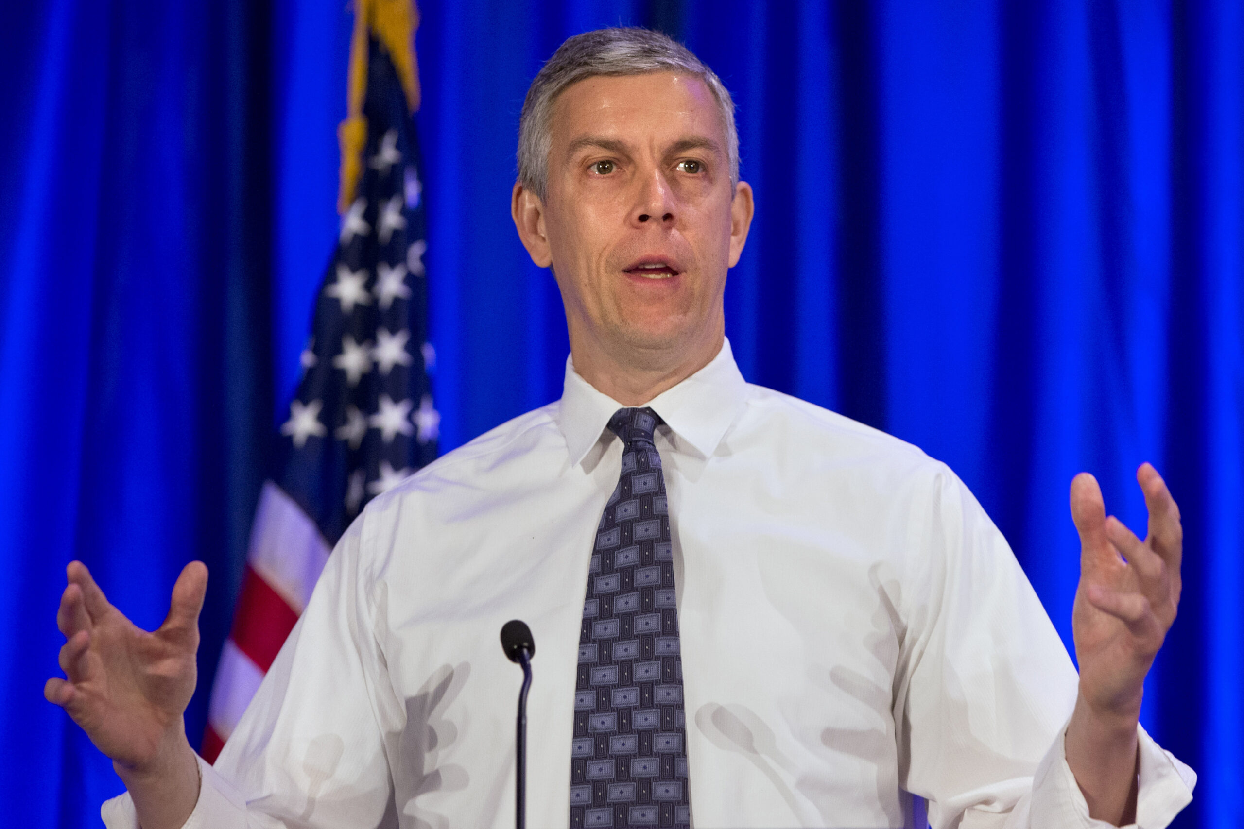 Obama administration takes first swing in fall budget battle