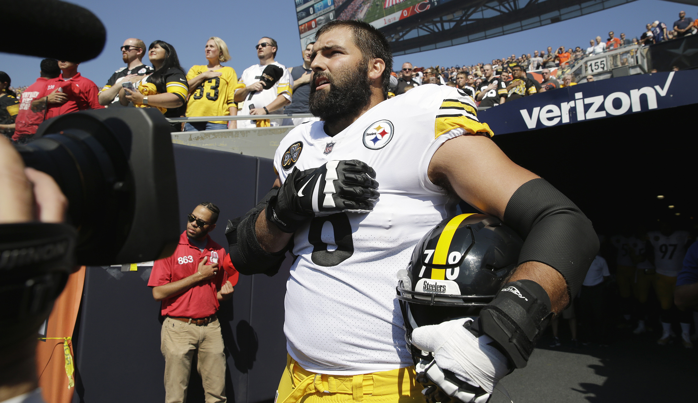 Trump urged to issue White House invitation to NFL player who refused to kneel