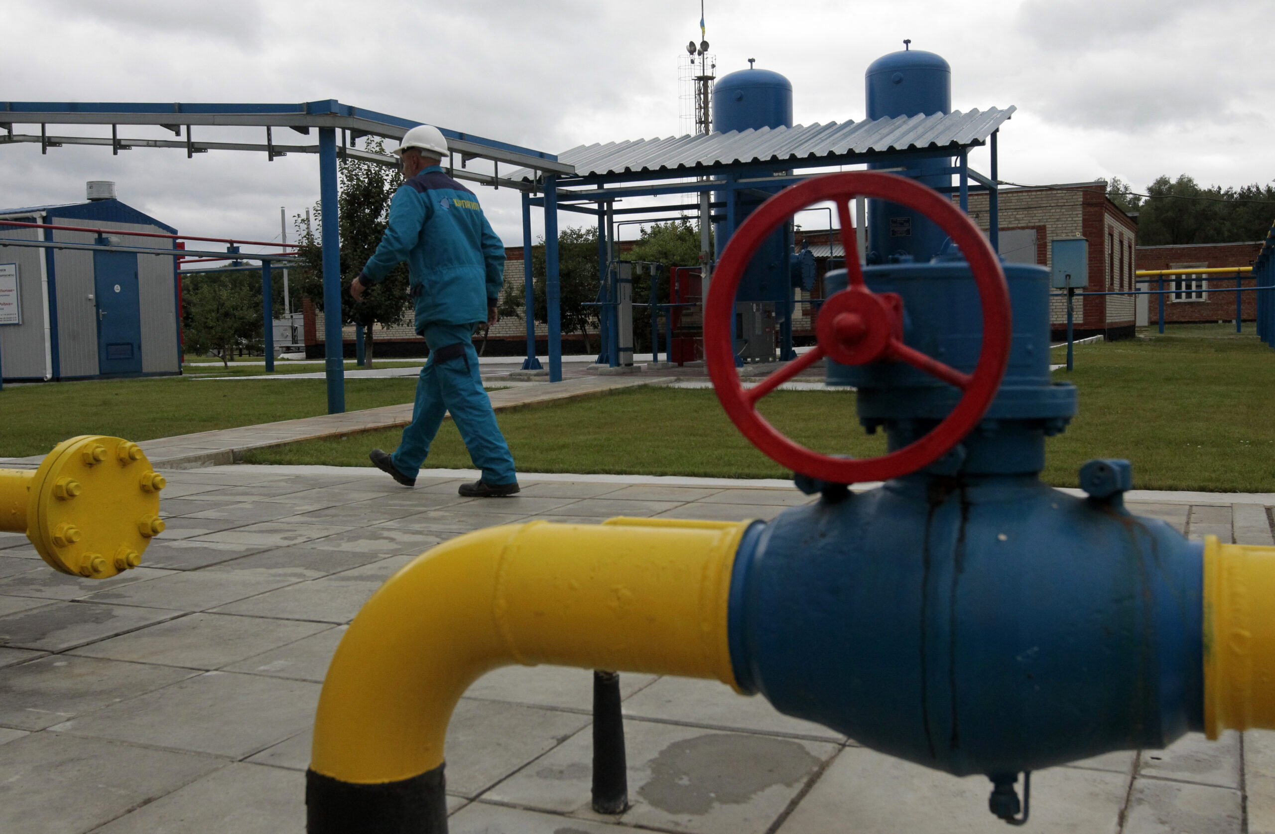 Russia cuts gas supplies to Poland