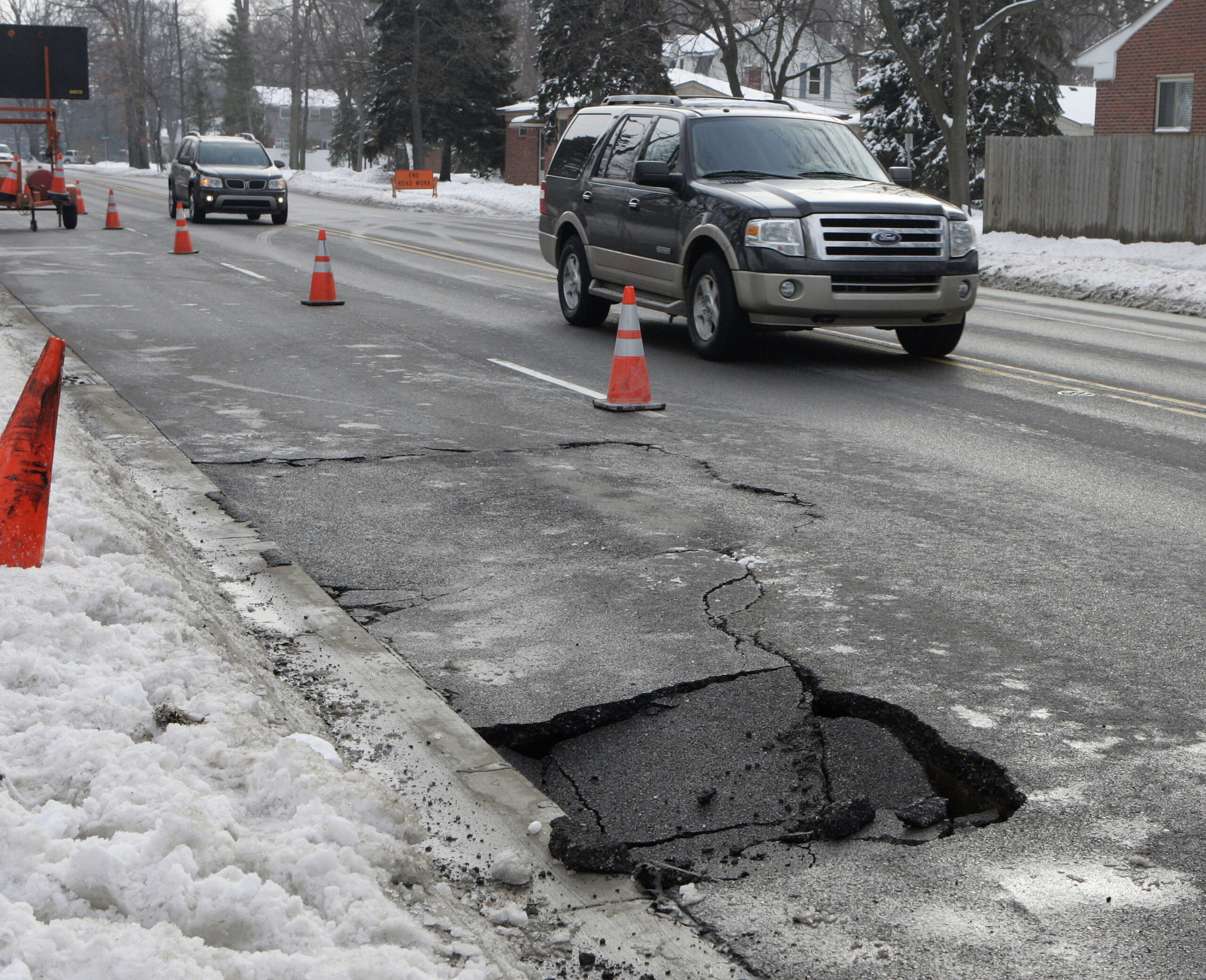 Chamber plans petition drive on Michigan roads