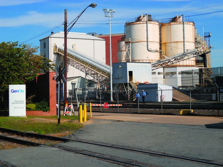 Alexandria's GenOn power plant closed Monday after more than a decade of complaints from citizens and city officials. (Taylor Holland/Examiner)