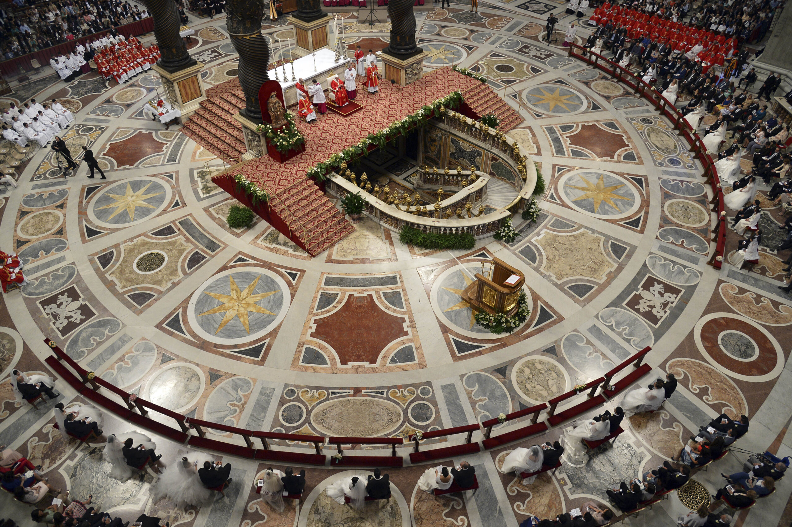 Pope to focus on grandparents after newlyweds