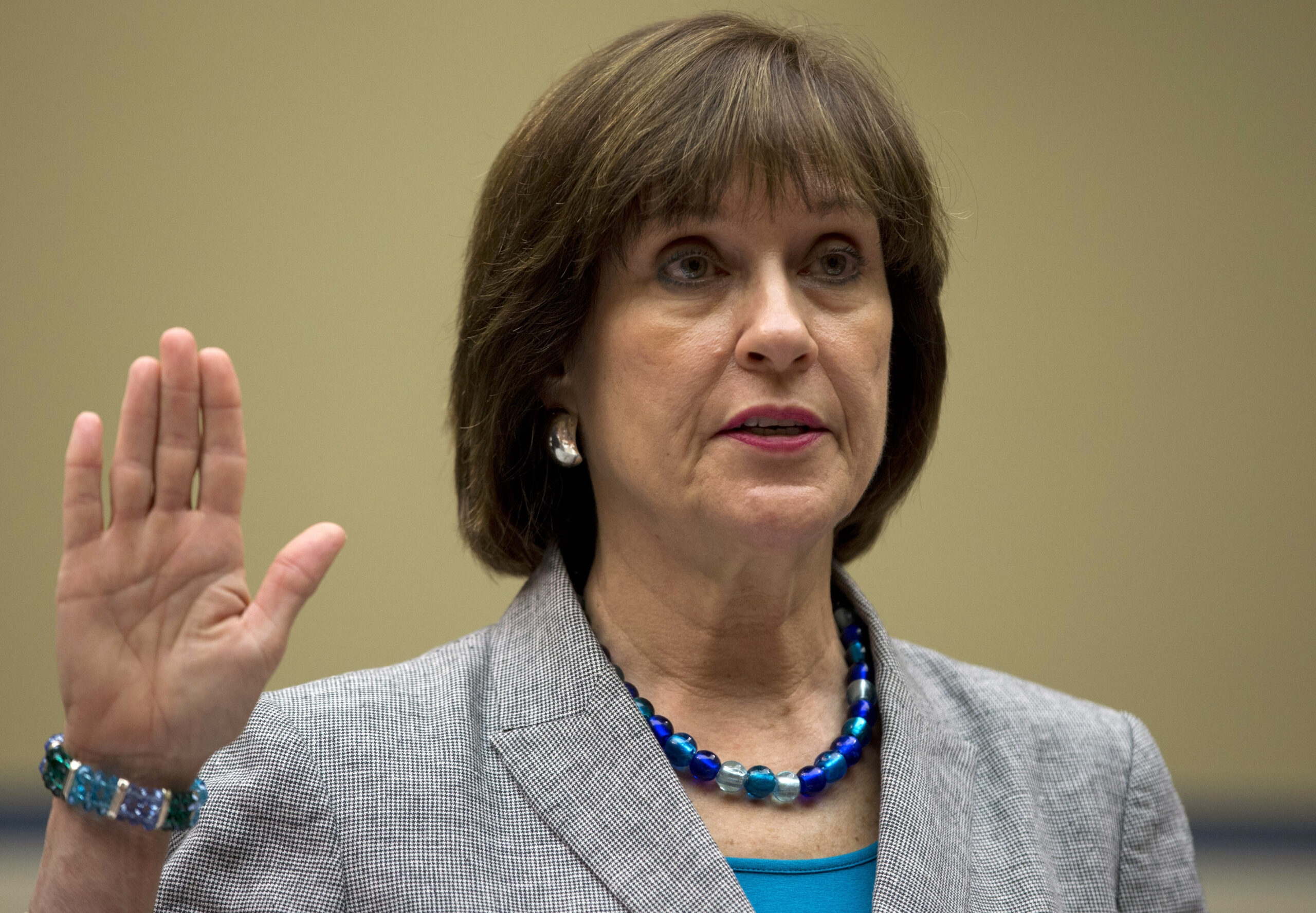 House votes to hold ex-IRS official in contempt