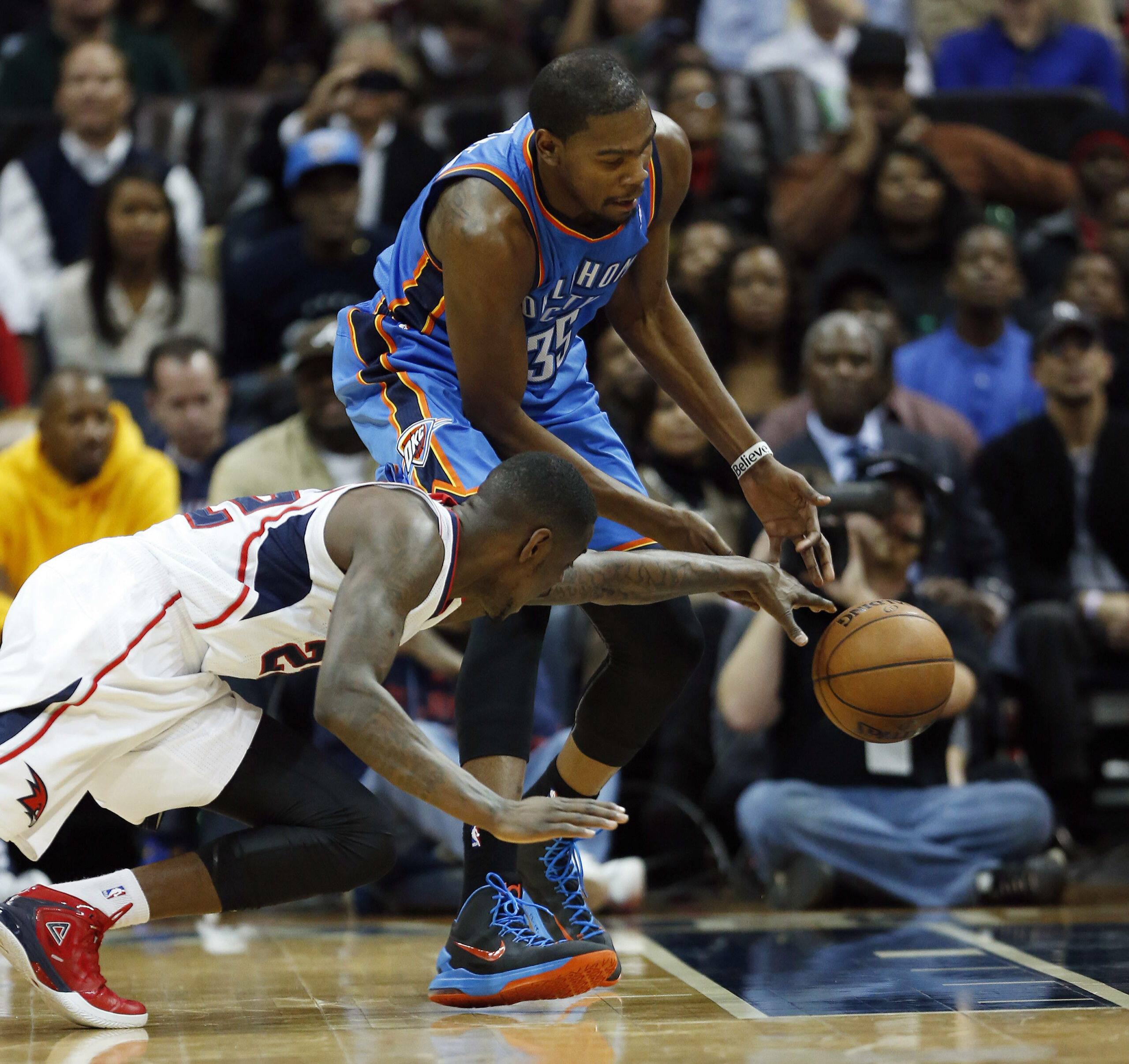 Durant, streaking Thunder beat Hawks, 100-92