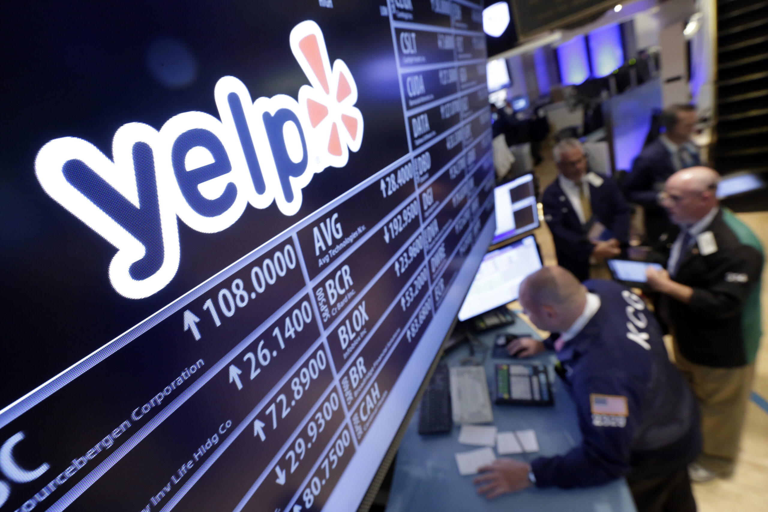 Democrats: Force federal agencies to use Yelp