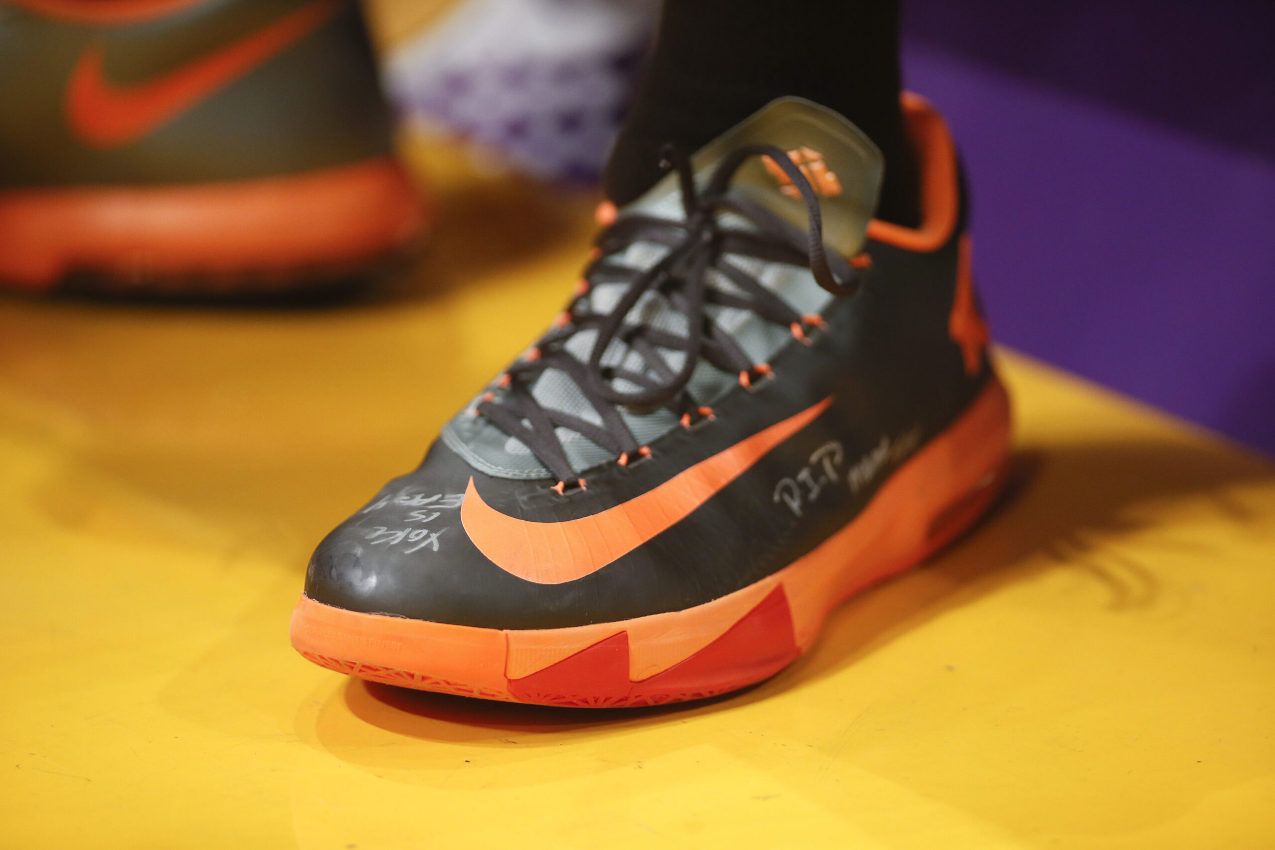 Strong demand helps Nike 3Q beat Wall Street view