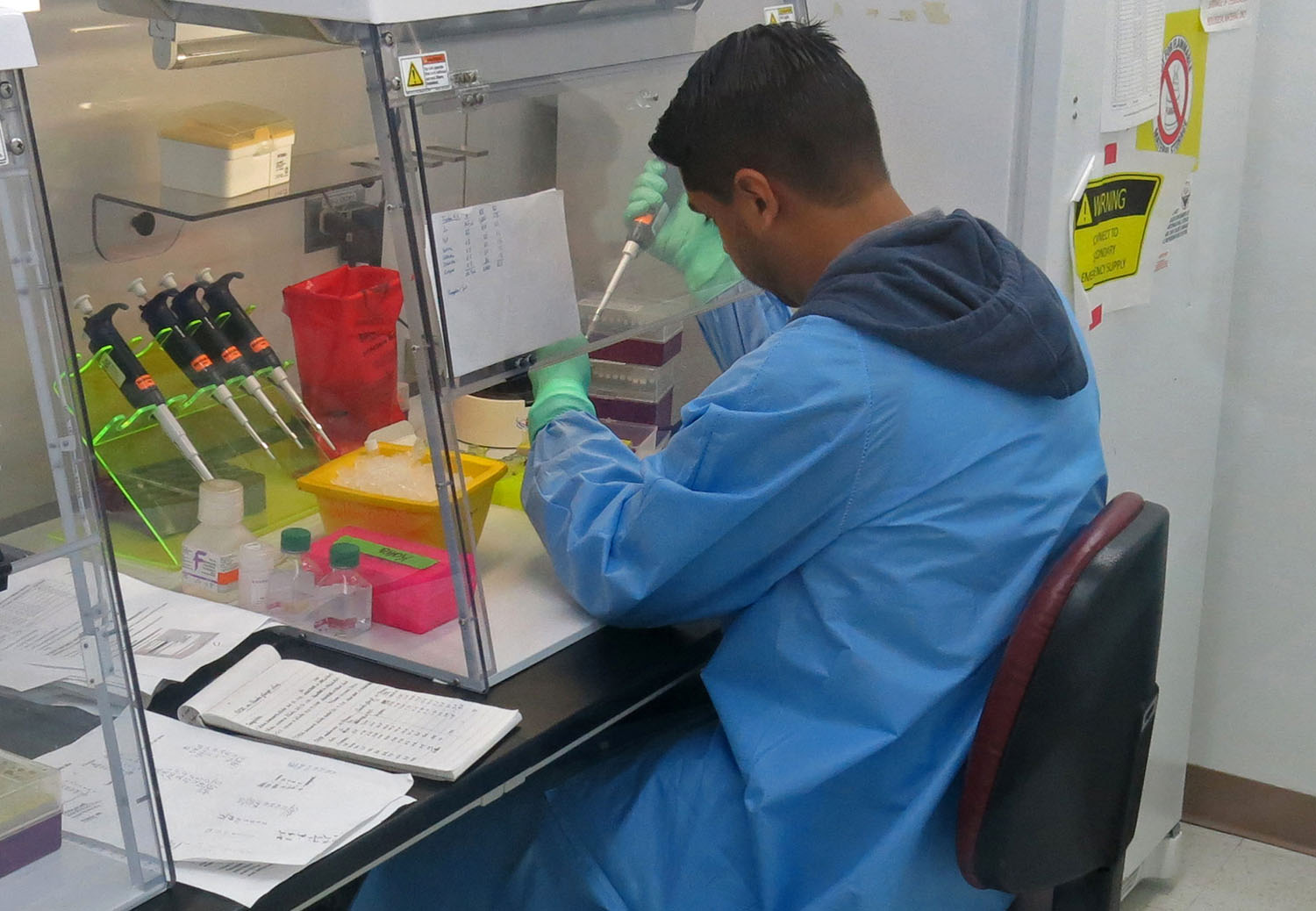 Obama sends CDC team to Florida to fight Zika