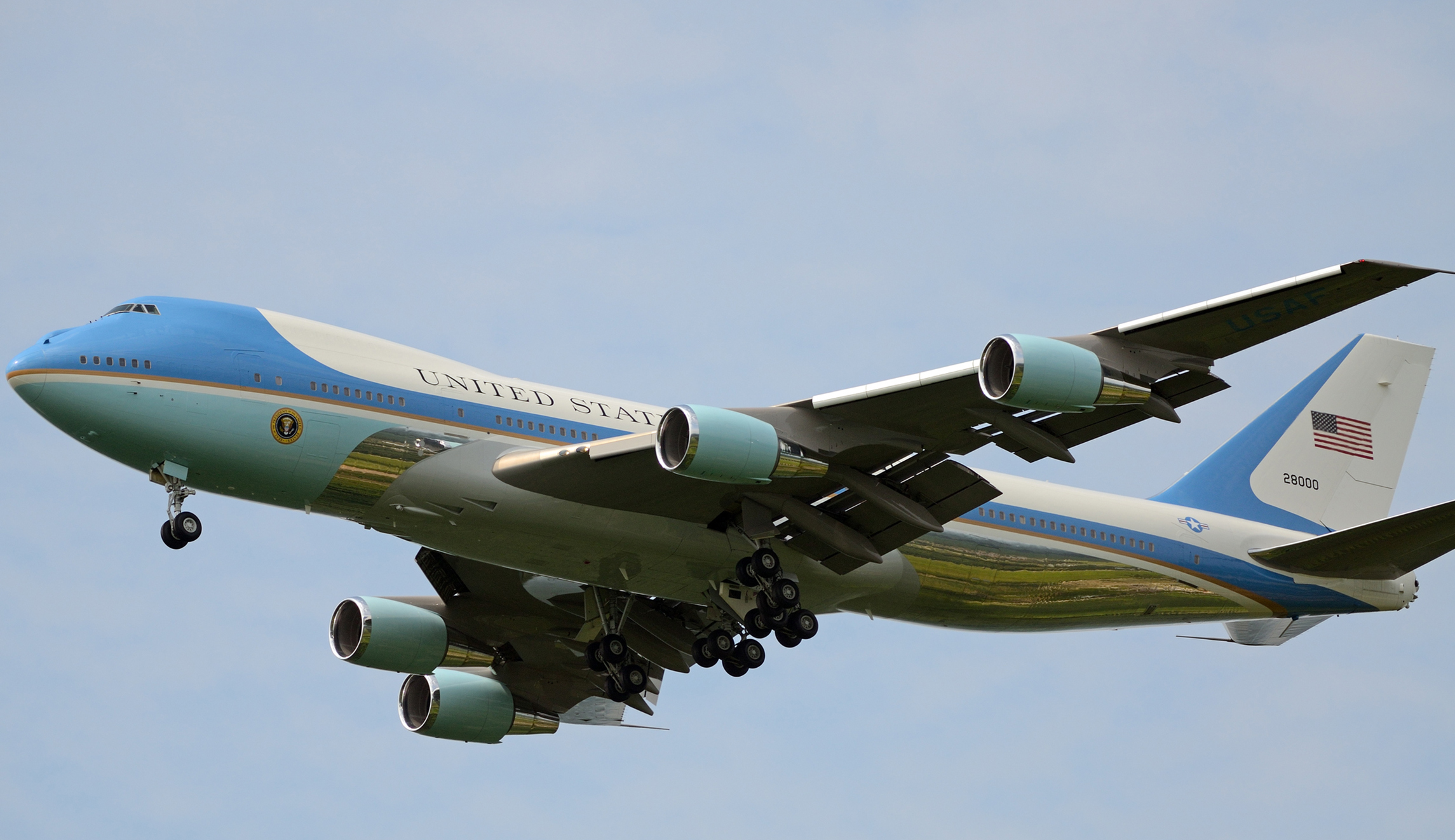 Top general: The White House decided that Air Force One doesn’t need in-flight refueling