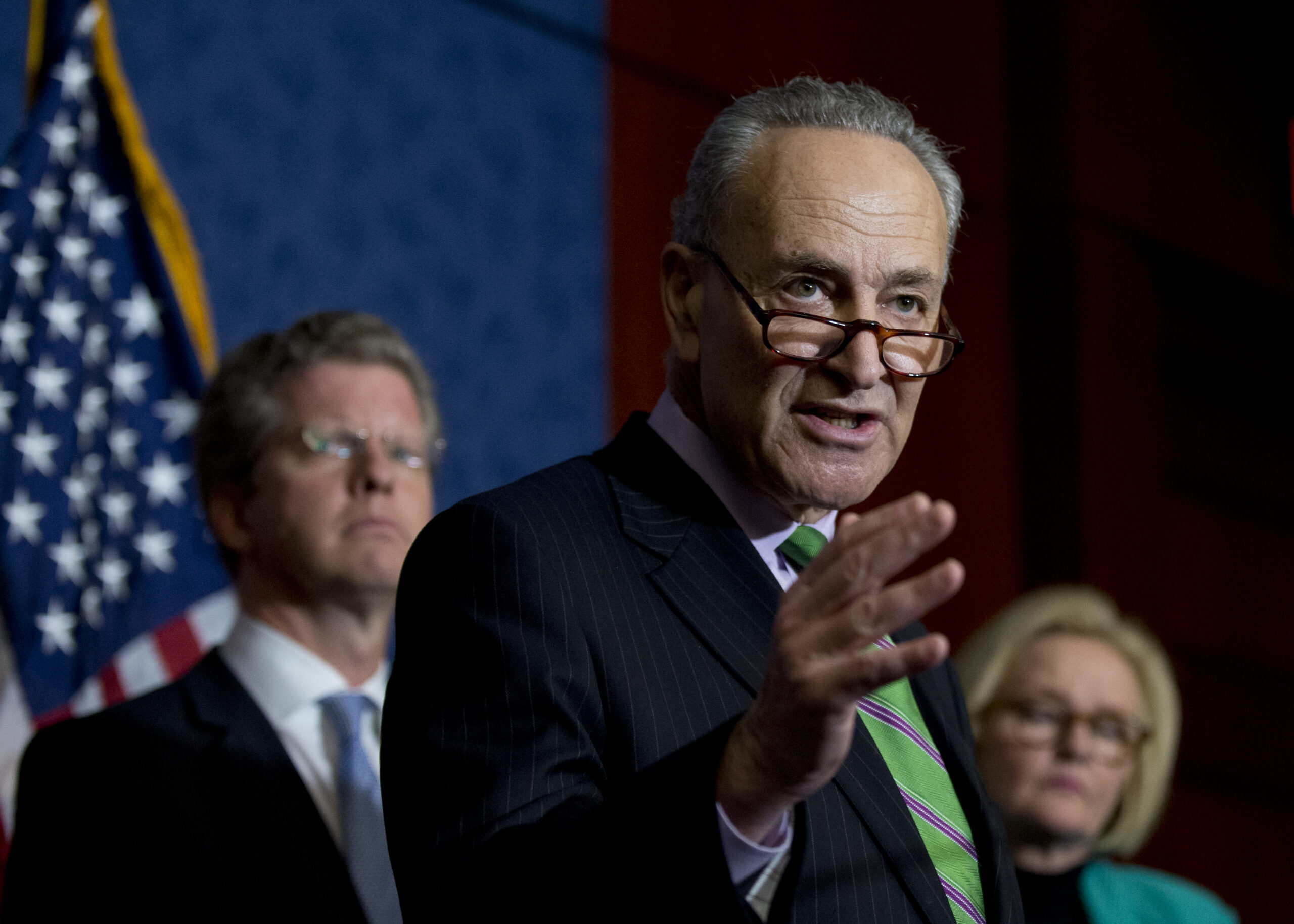 White House in ‘very close touch’ with Schumer on Iran deal