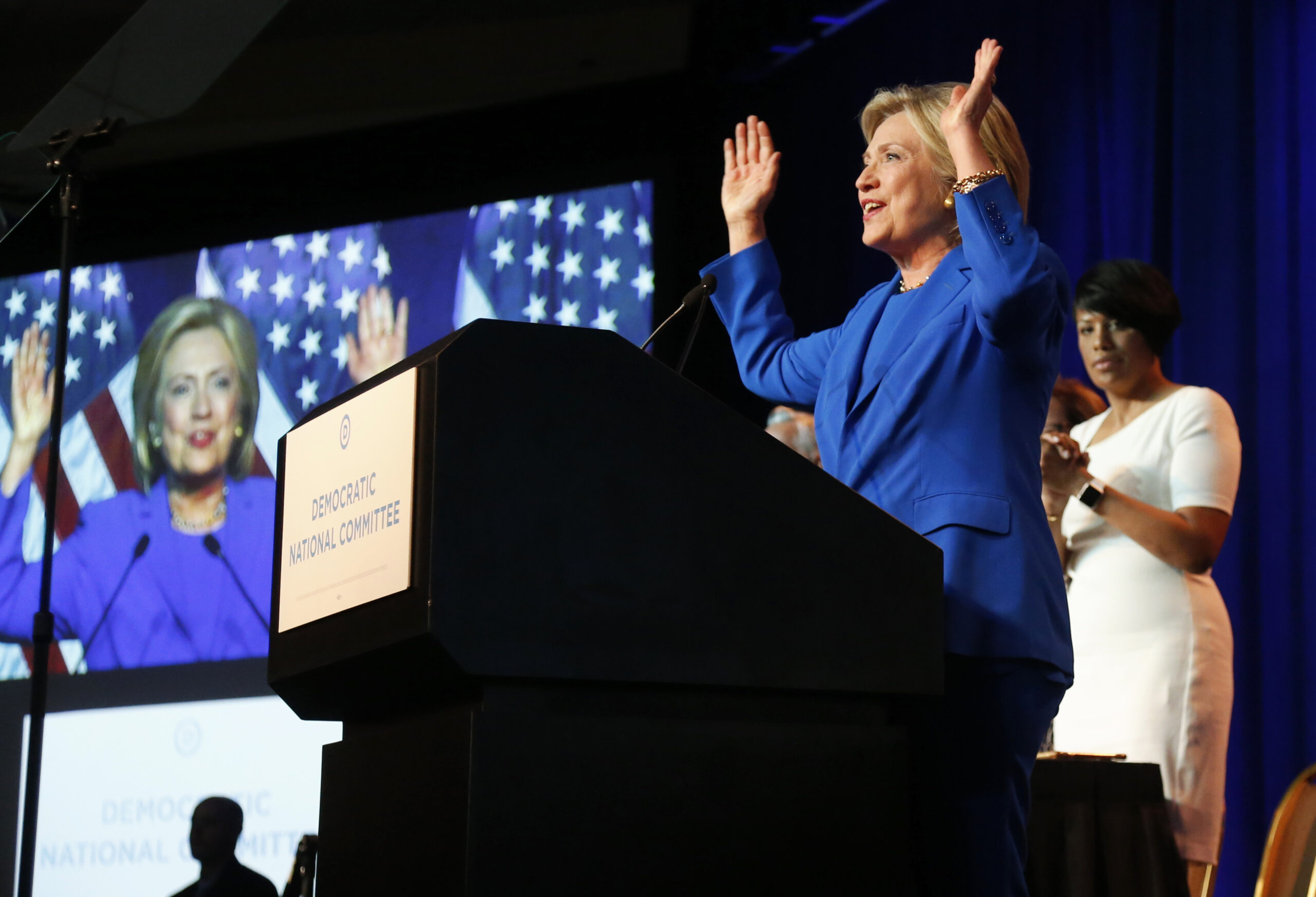 Dems cheer as Hillary dumps on Trump