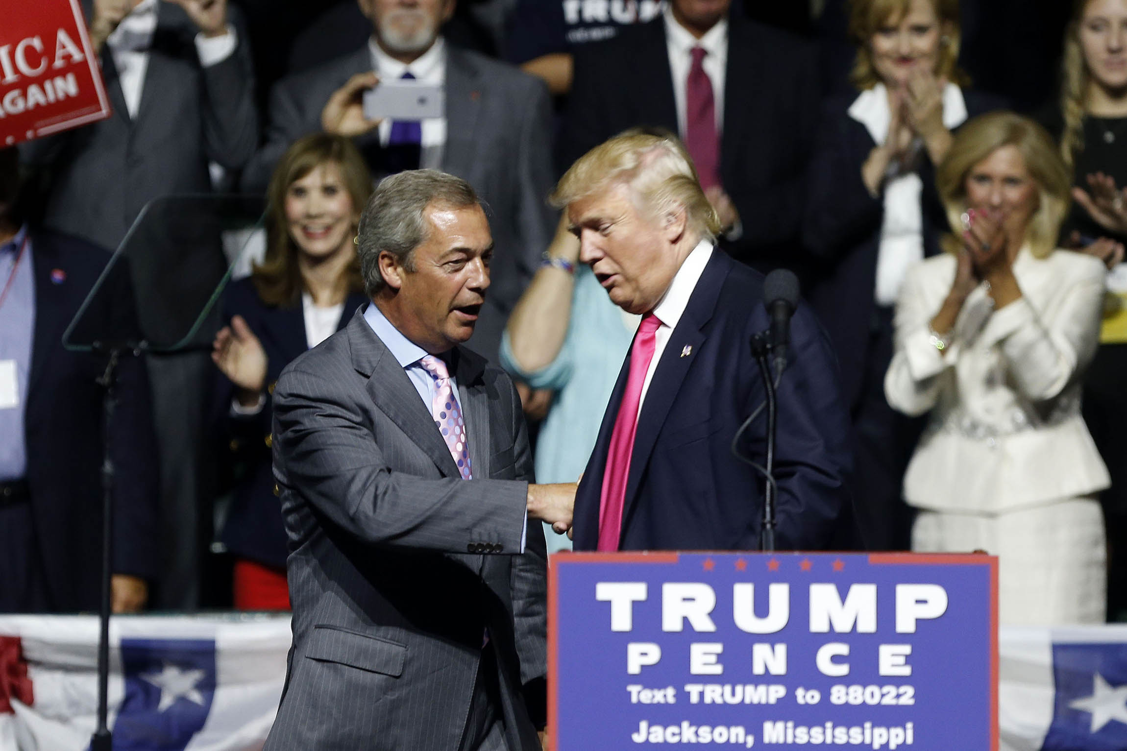 Trump calls up Brexit’s Farage to bash Clinton
