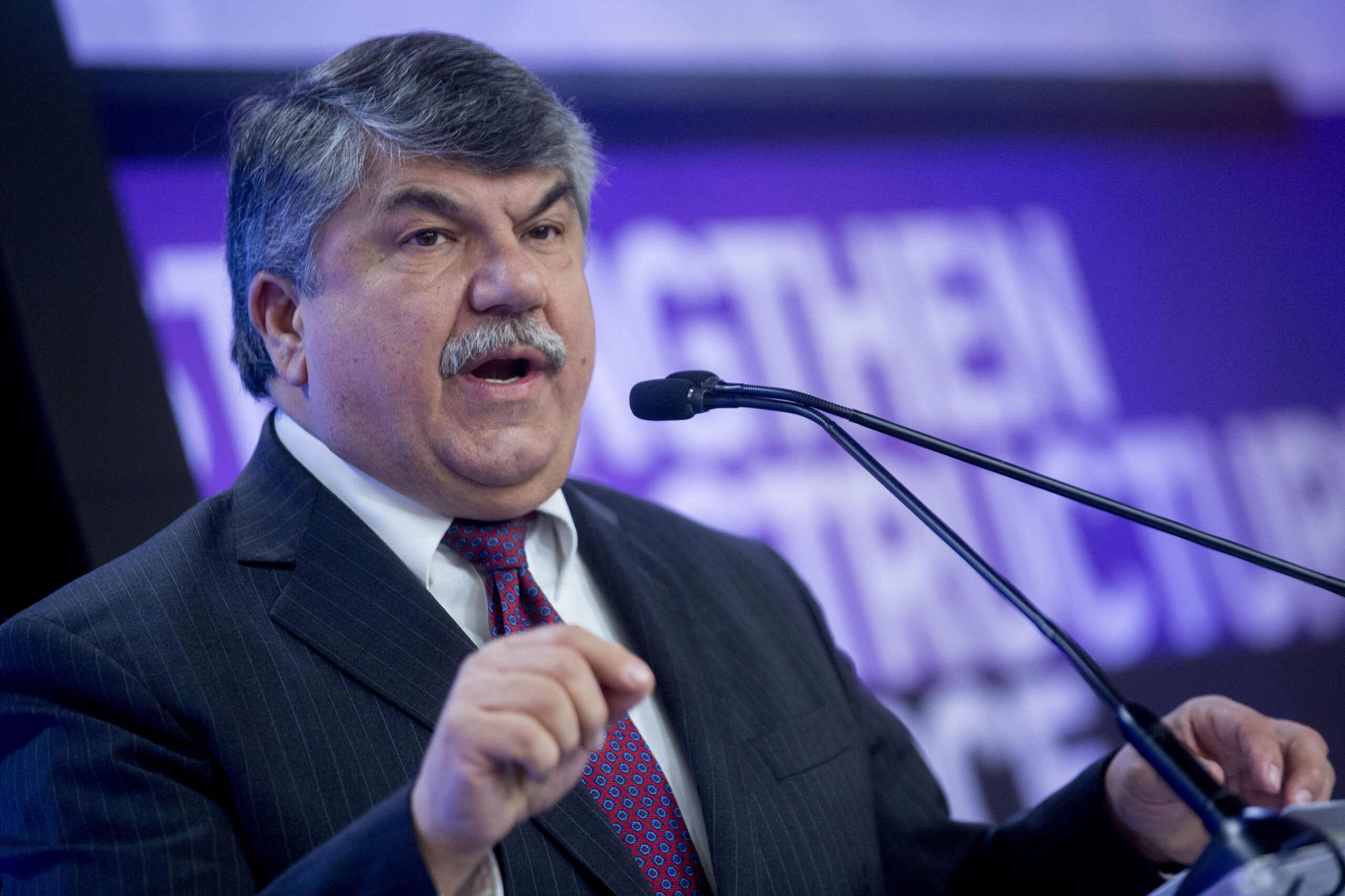 AFL-CIO praises Clinton’s turn against trade deal
