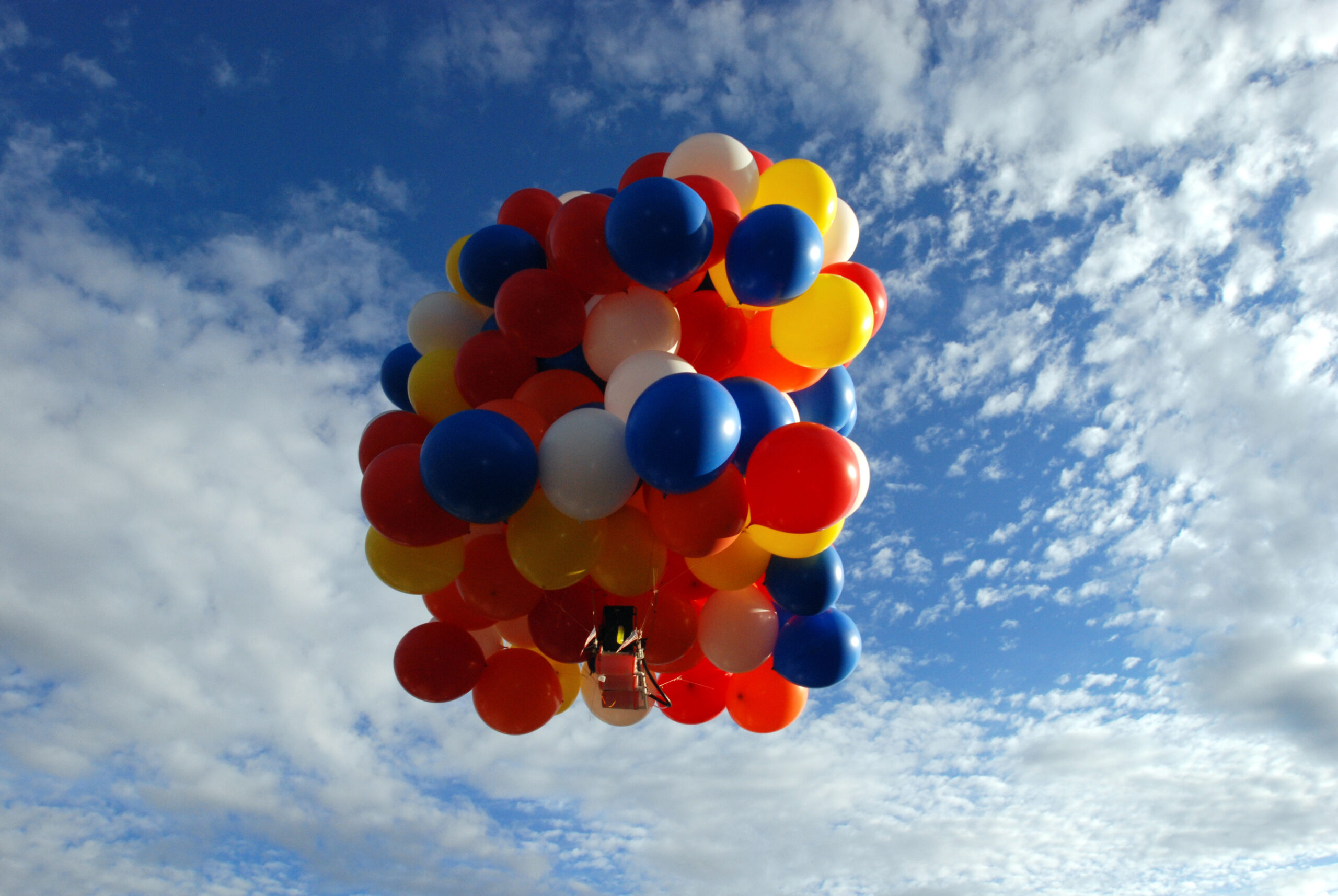 Lawn chair balloonist to ride again, with co-pilot