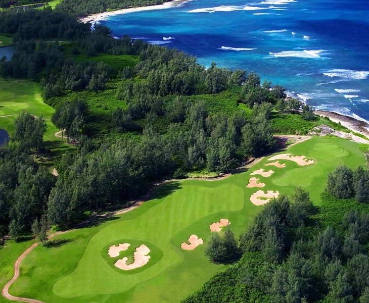 Obama Hits the Links at Luxurious Hawaii Resort