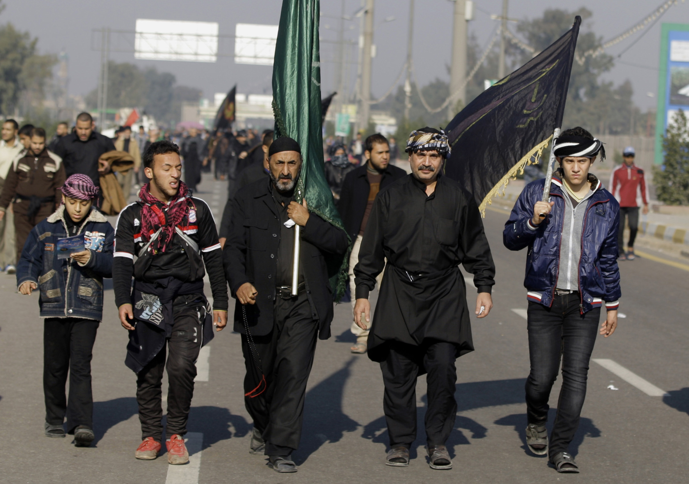 Blasts aimed at Iraqi Shiites, police kill 23