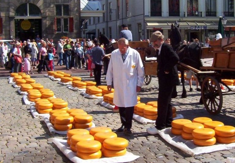 Gouda cheese wheels in the market in the Dutch town of Gouda. (Photo by Dutch Wikipedia user Johi)