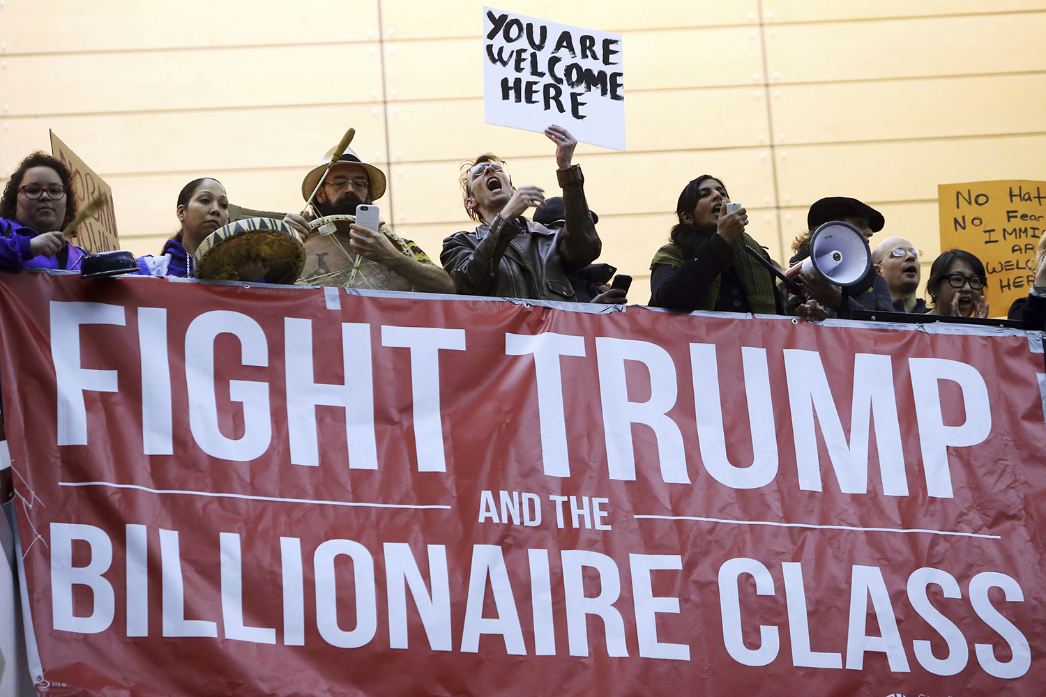 Protests carry on outside White House, major cities in wake of travel ban