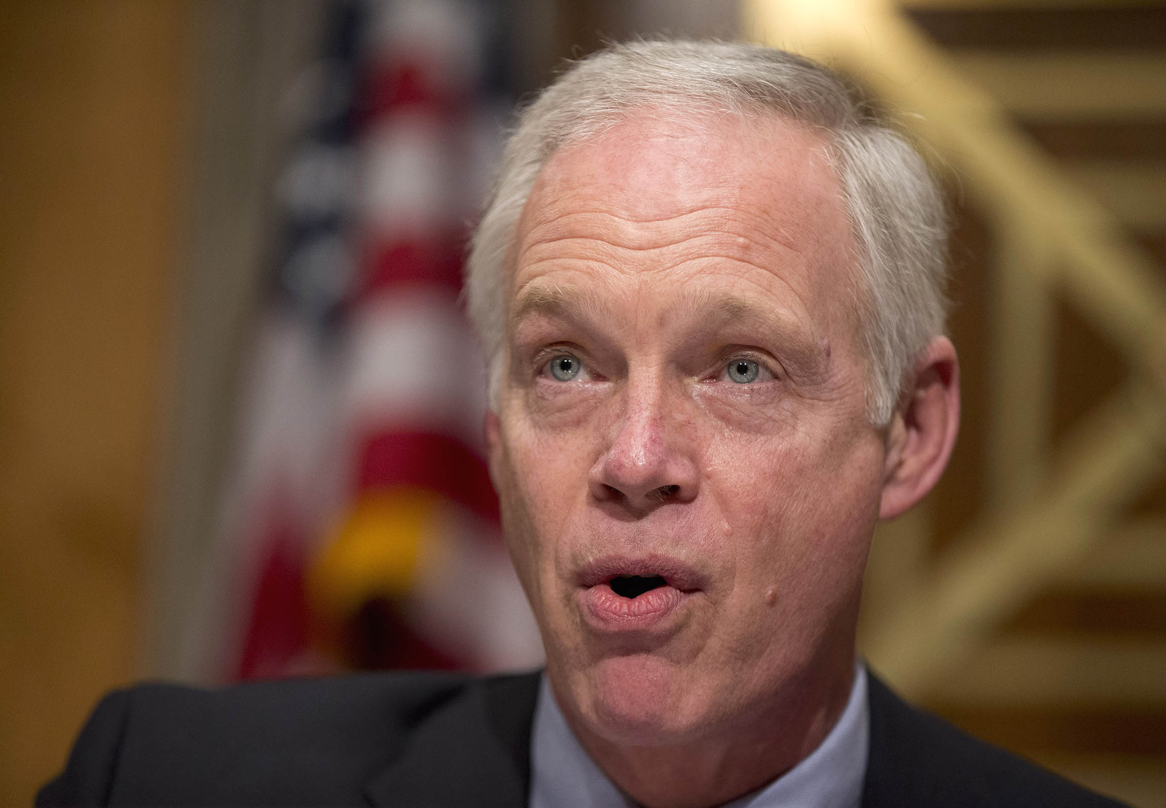 At-risk GOP senator won’t pick a presidential candidate