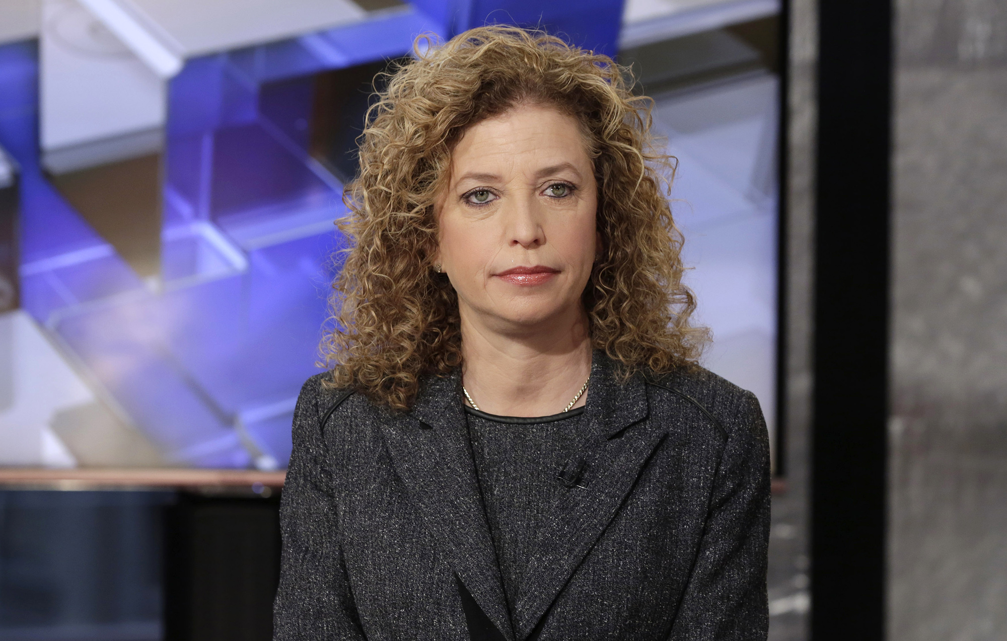 Sanders camp says Wasserman Schultz keeps ‘throwing shade’