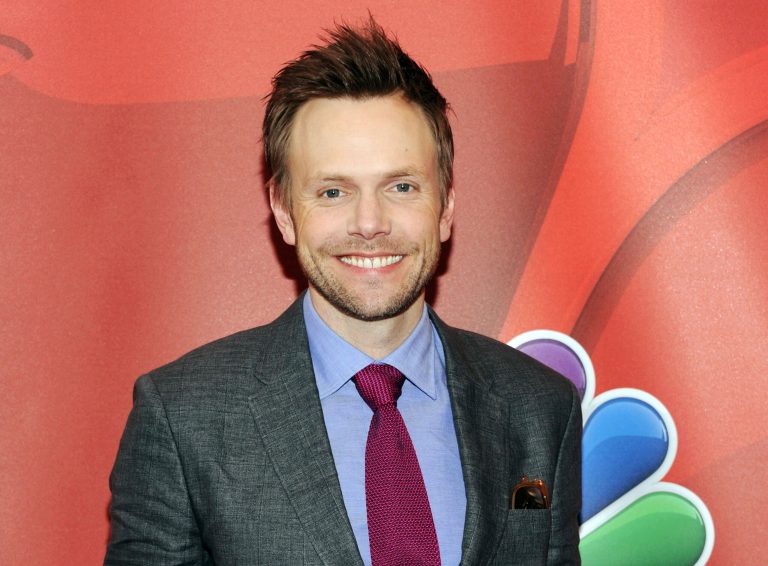 Joel McHale, the comedic actor and satirist of pop culture, will headline the White House Correspondents' Association dinner in May. (AP Photo)