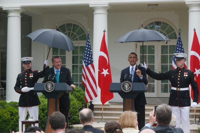 Obama has ‘complete confidence’ in AG Eric Holder, no apologies for monitoring of reporters