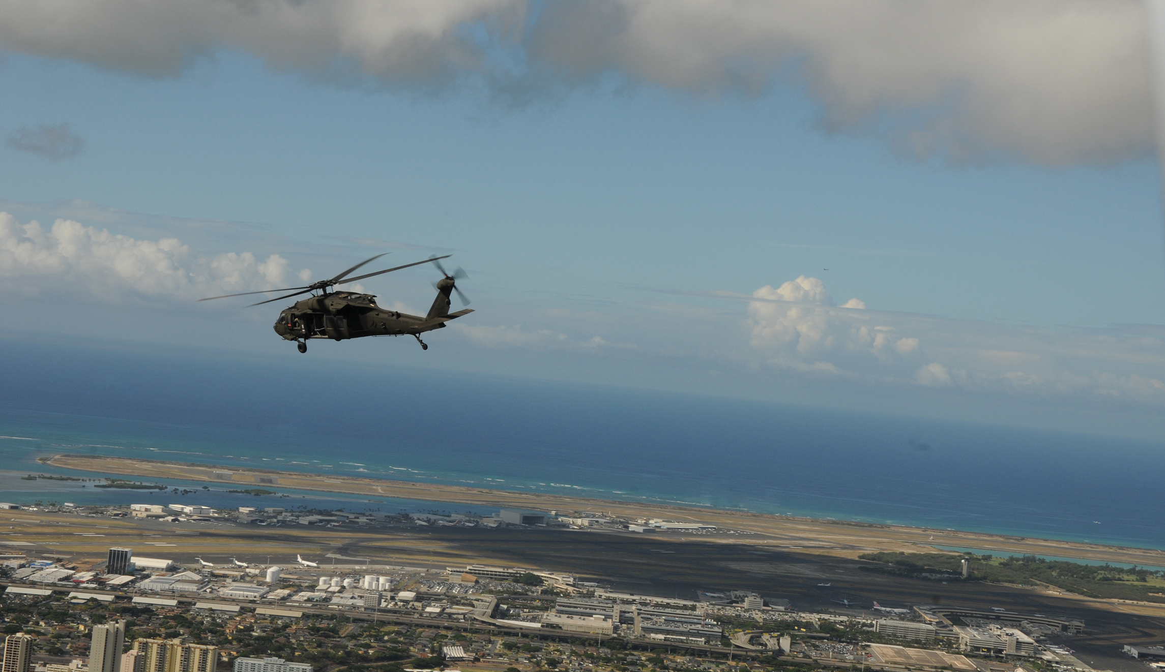 Army helicopter with 5 crew members goes down in ocean off Hawaii