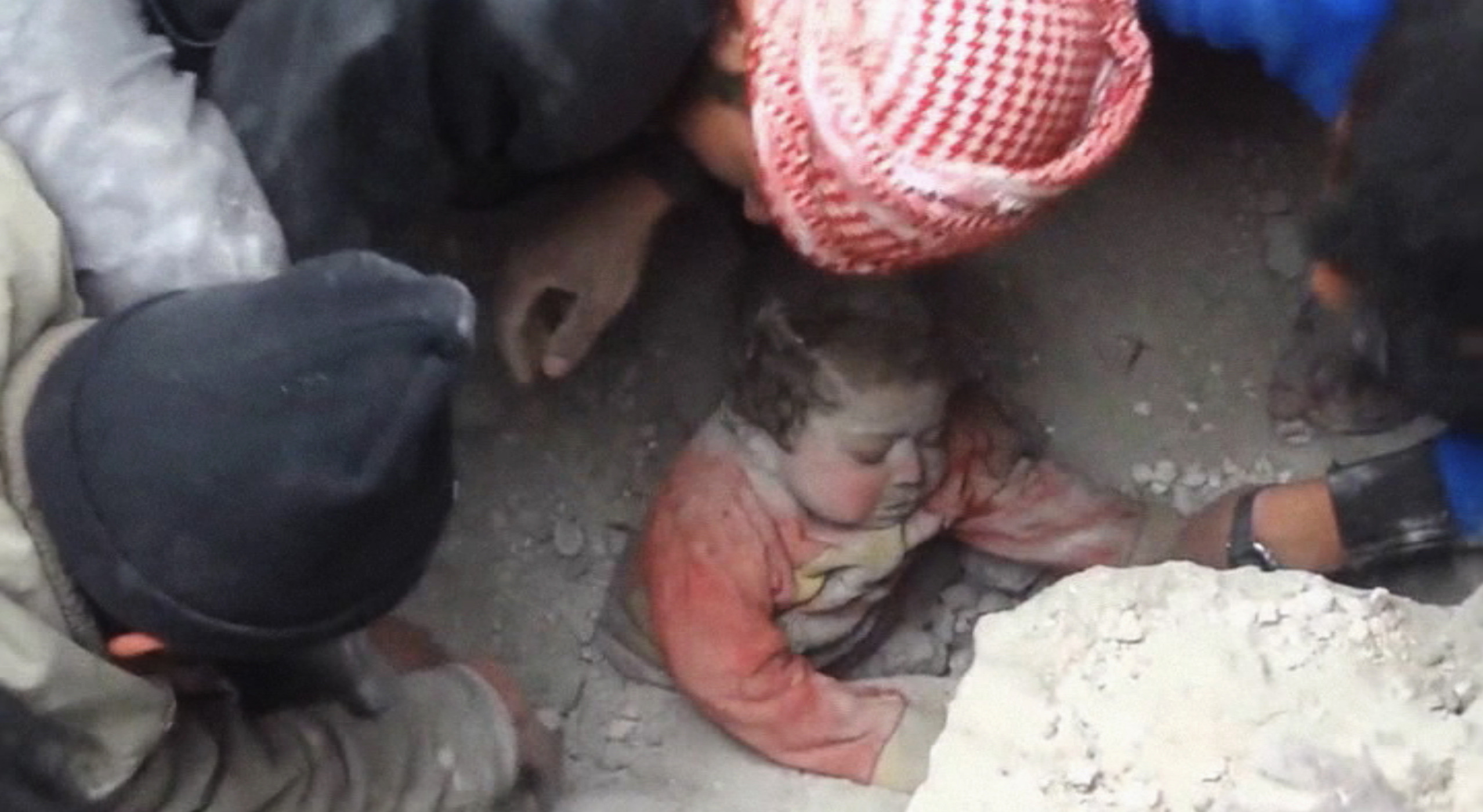 Dramatic rescue of baby buried in rubble in Syria