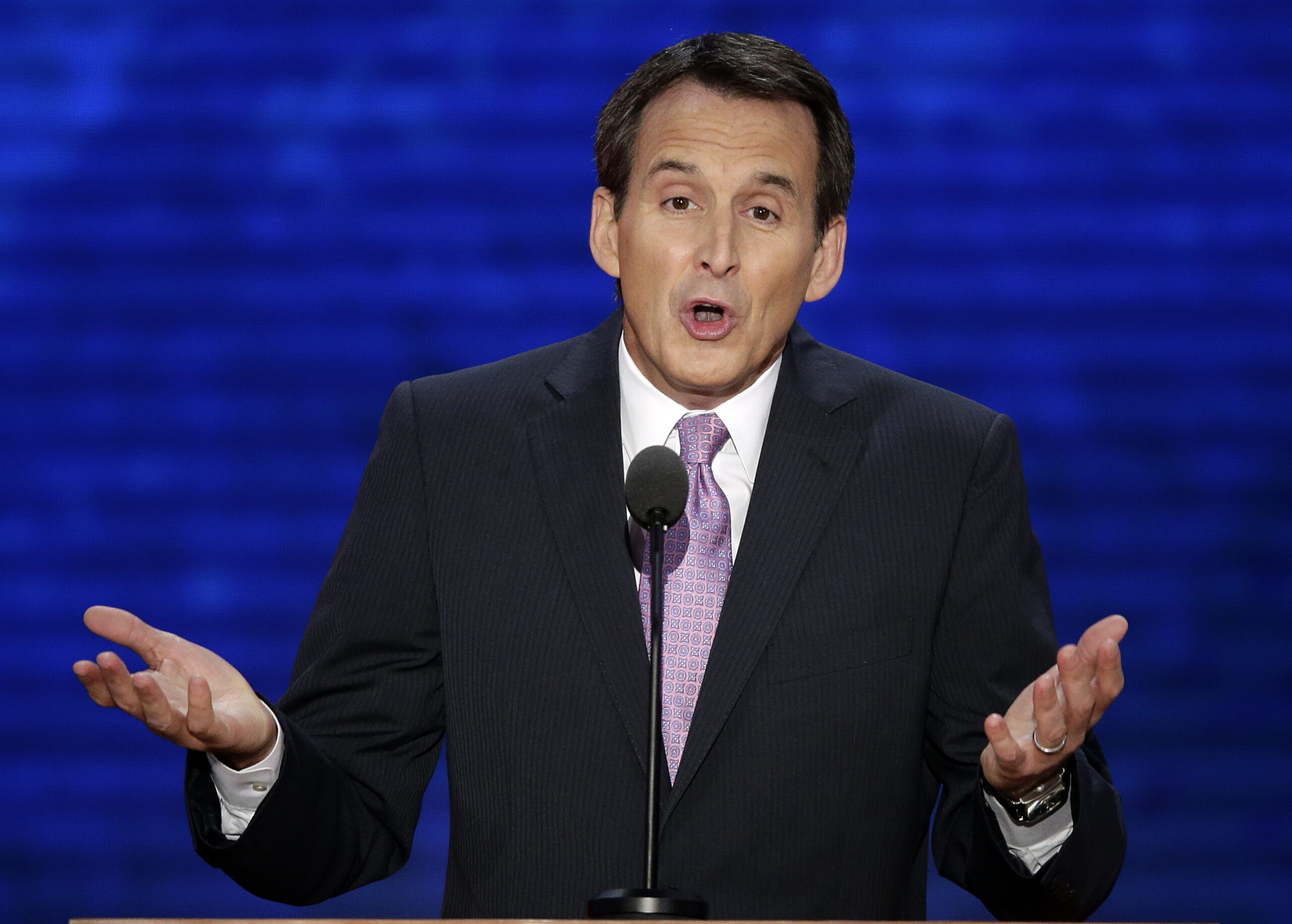 Pawlenty doesn’t find Bush ‘inspiring,’ calls for ‘dramatic move’