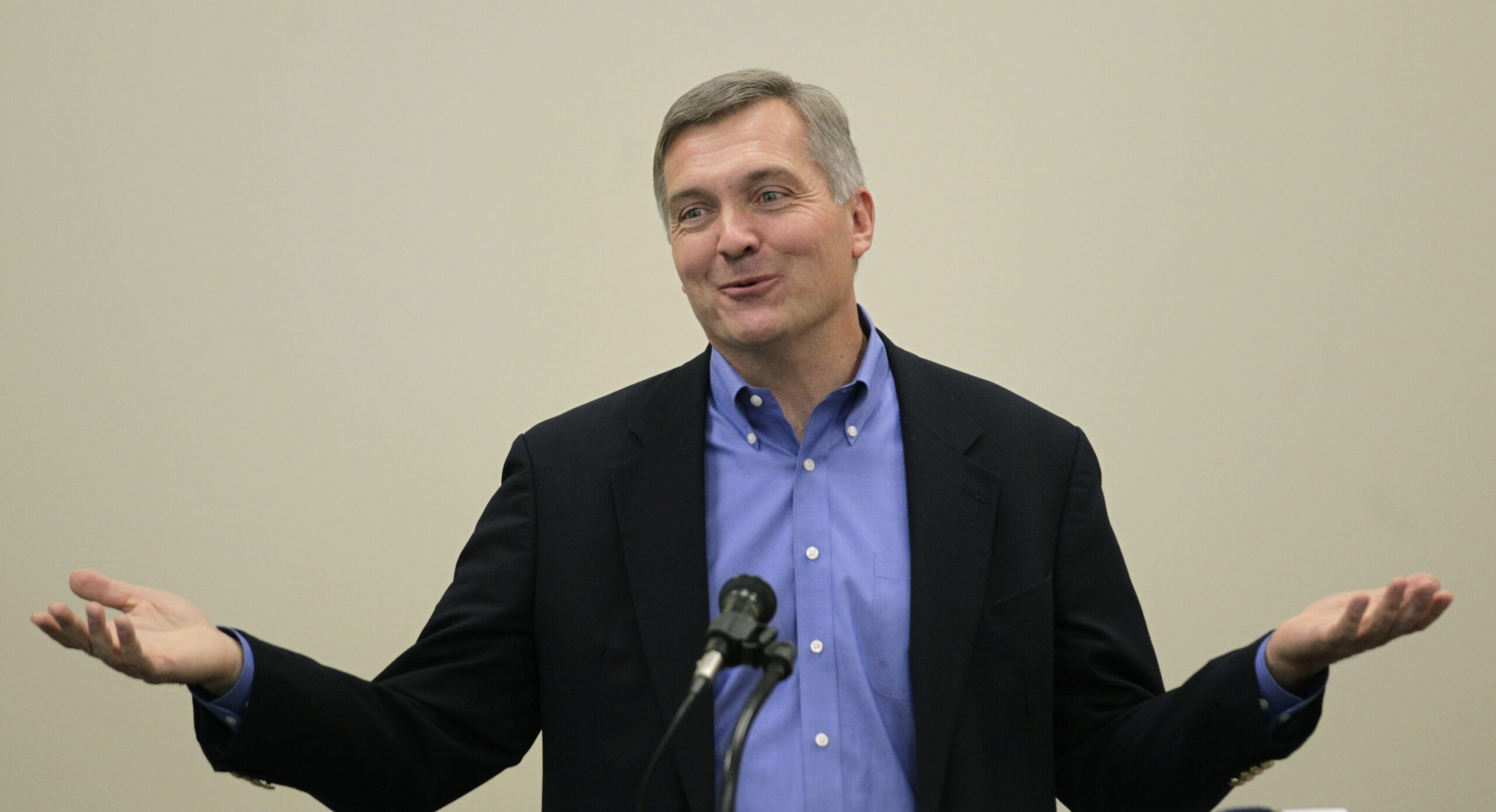 House retirements shrink the political center