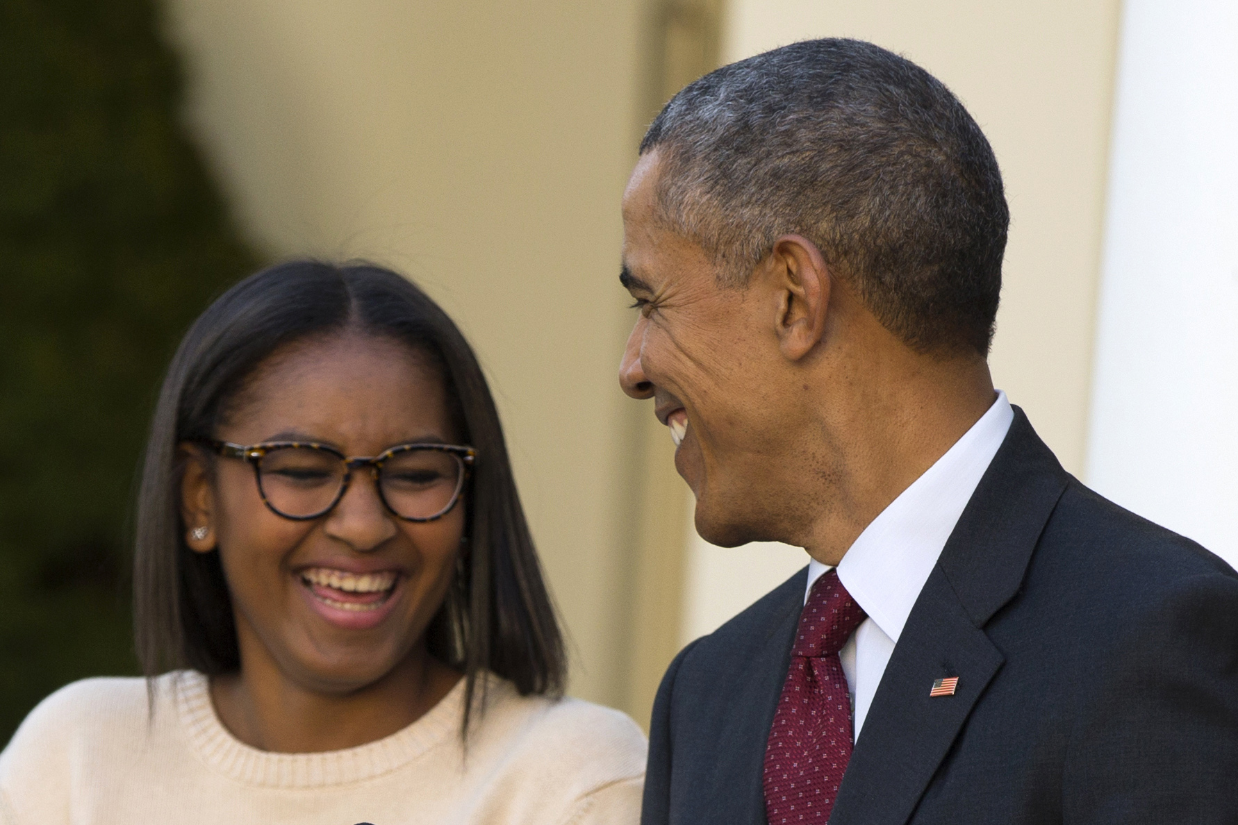 First daughter busses tables at island eatery