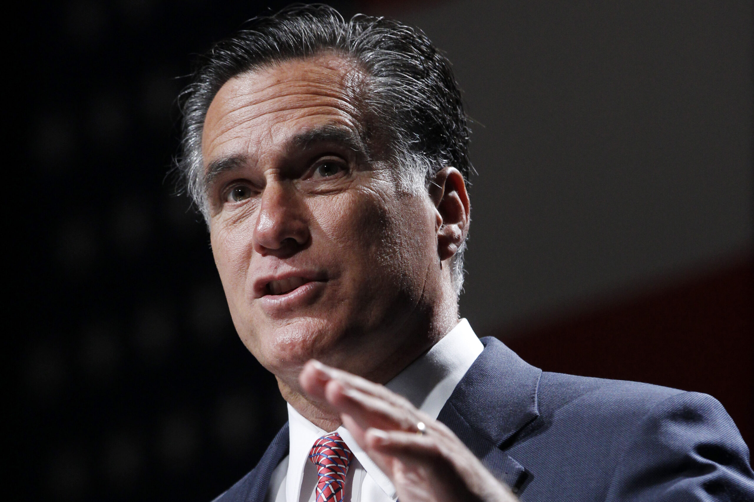 Romney to campaign in Virginia Tuesday