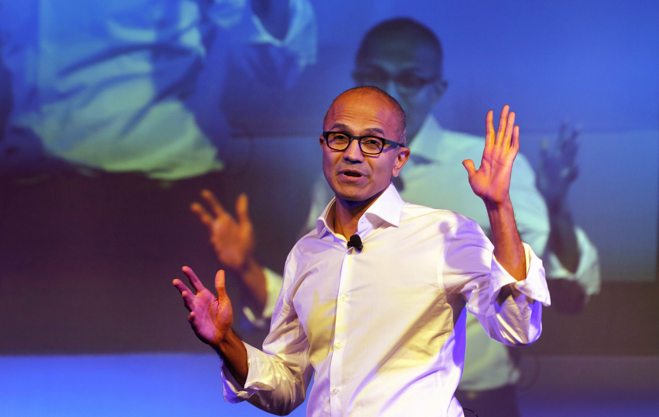 Microsoft CEO apologizes for comments on women