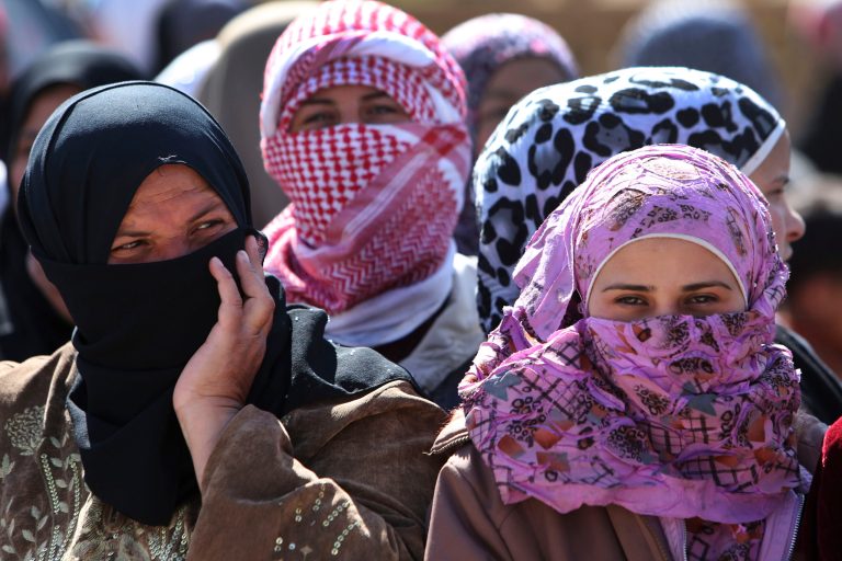 Lebanon sends aid to cut-off village near Syria