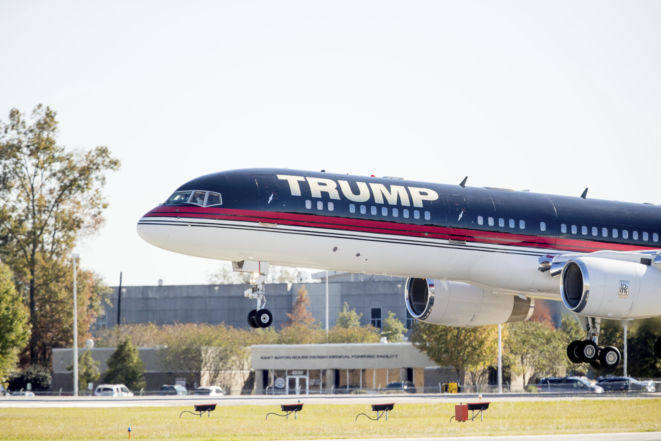 What might ‘aviation aficionado’ Trump do to modernize airports?