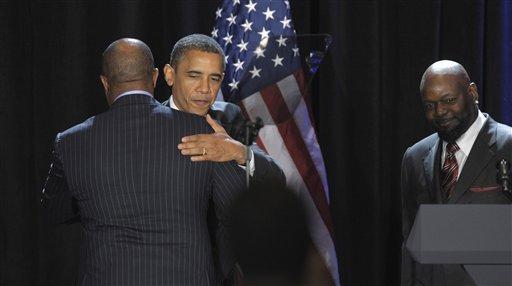 In Dallas, Obama compares campaign to football