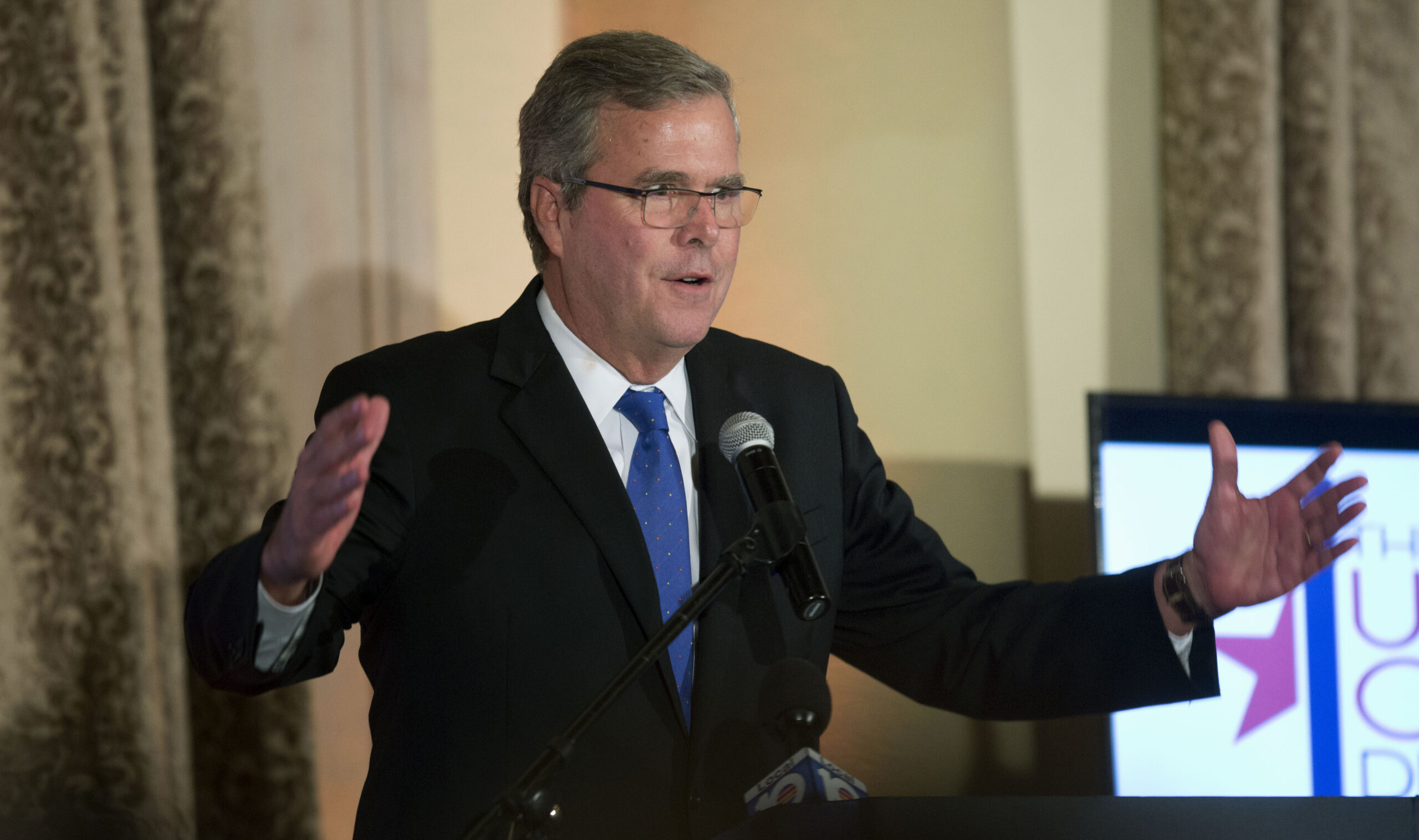 With plan to release emails, Jeb Bush stokes presidential flames