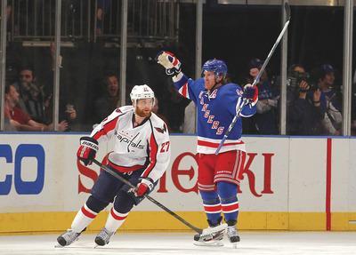 Paul Bereswill/Getty Images
New York's Brad Richards scored a first-period goal in the Rangers'Game 7 win over the Washington Capitals on Saturday.
