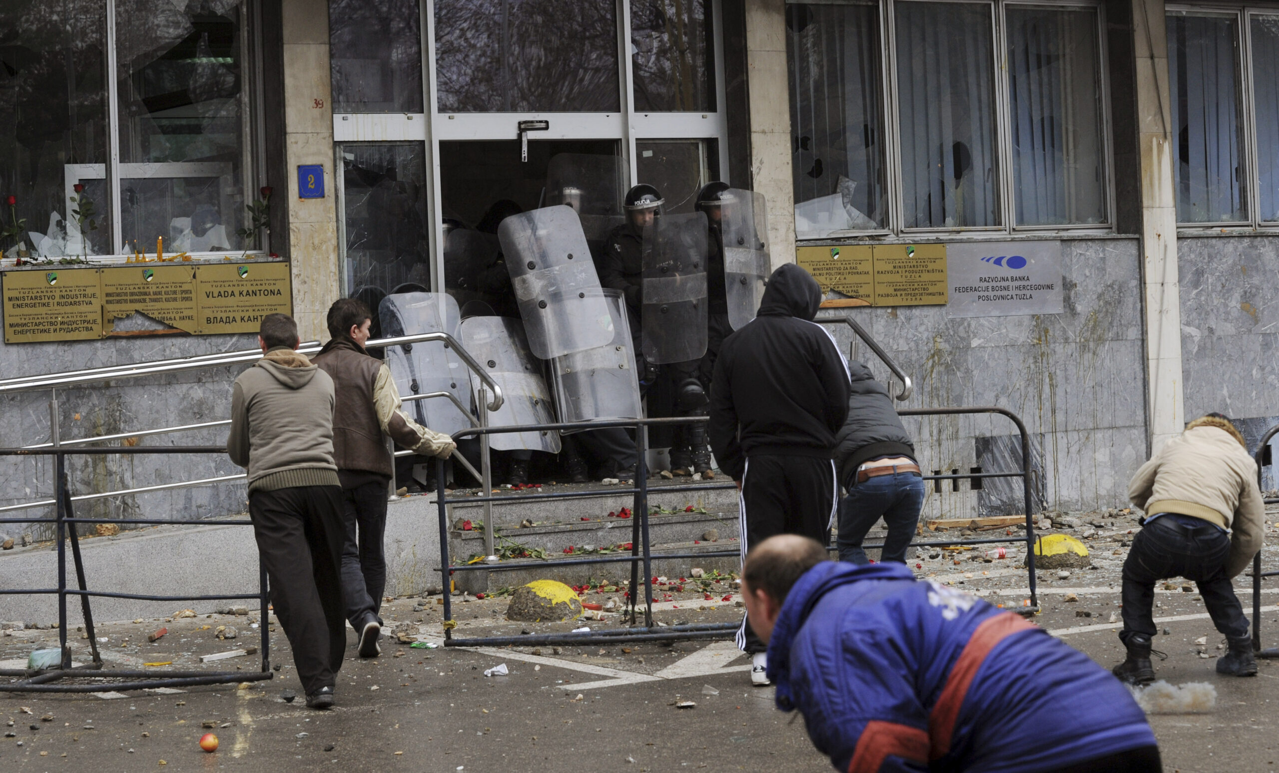 Bosnia privatization protests reach other cities