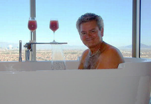 Hot-tubbing GSA official indicted over lavish trips