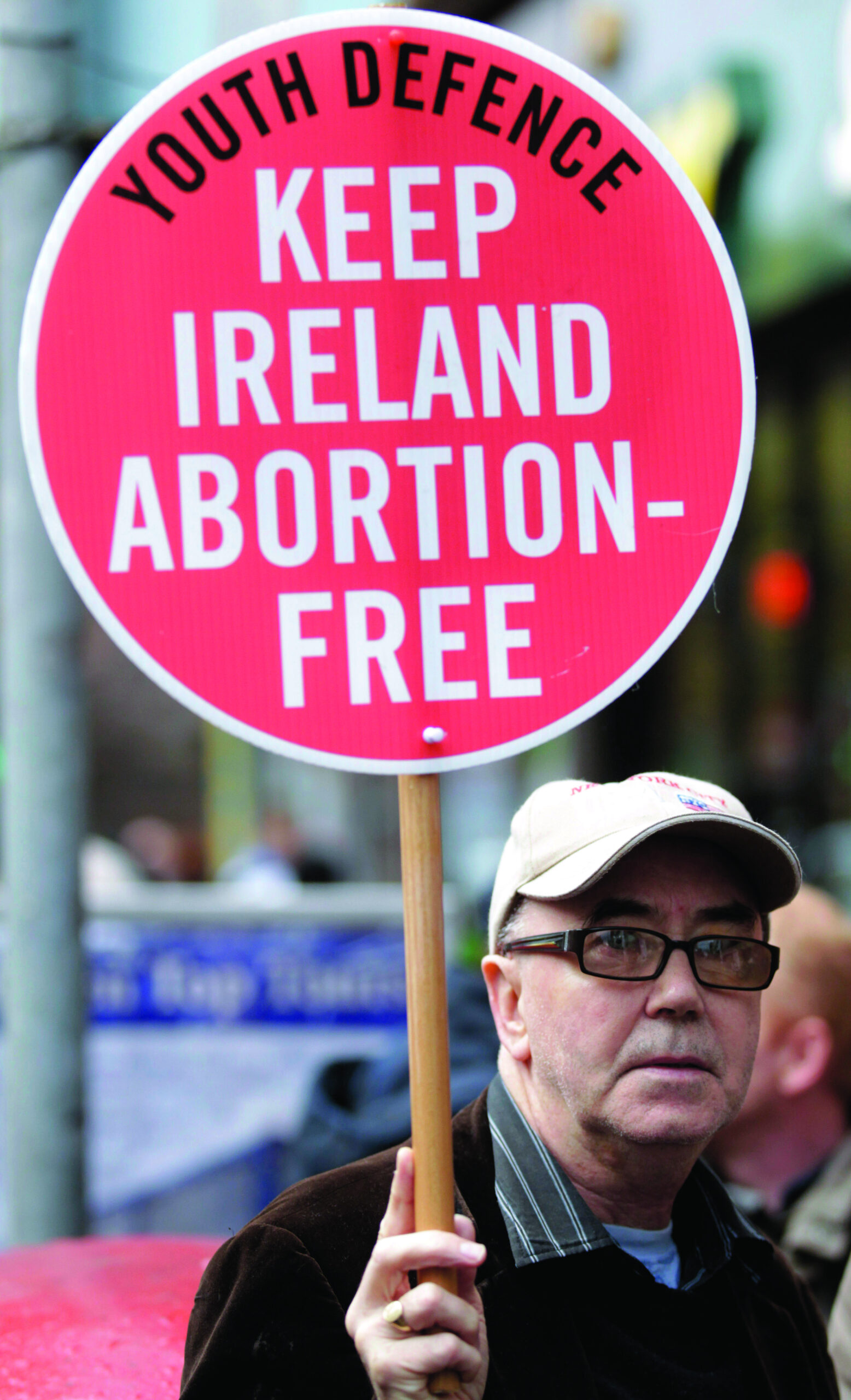 Protests as Ireland’s 1st abortion clinic opens
