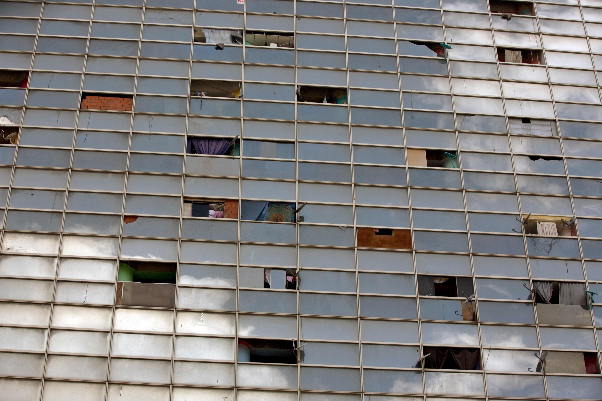 End comes for notorious Venezuelan vertical slum