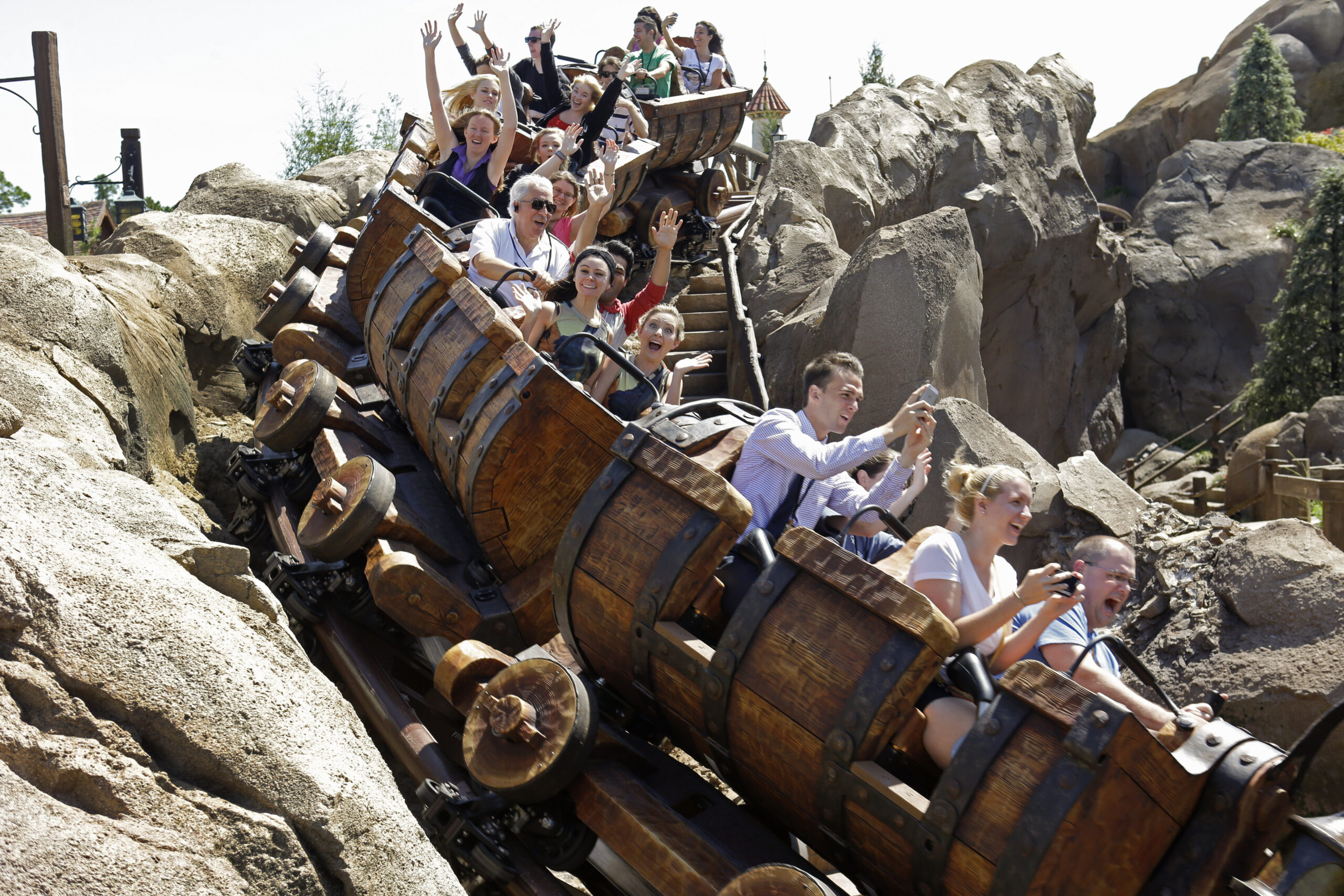 Tips for saving money on a theme park visit
