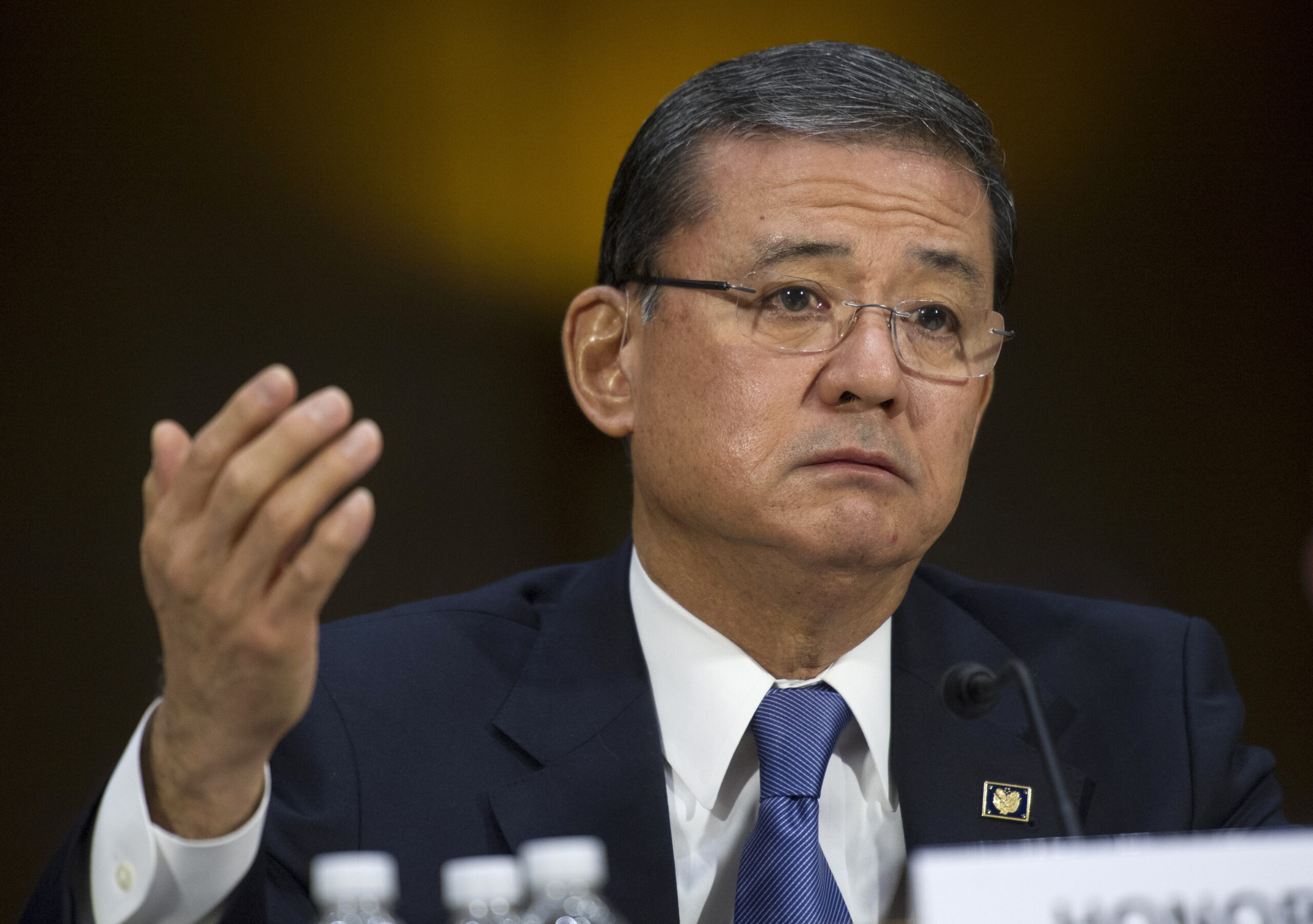 Lawmakers start calling for Eric Shinseki to step down