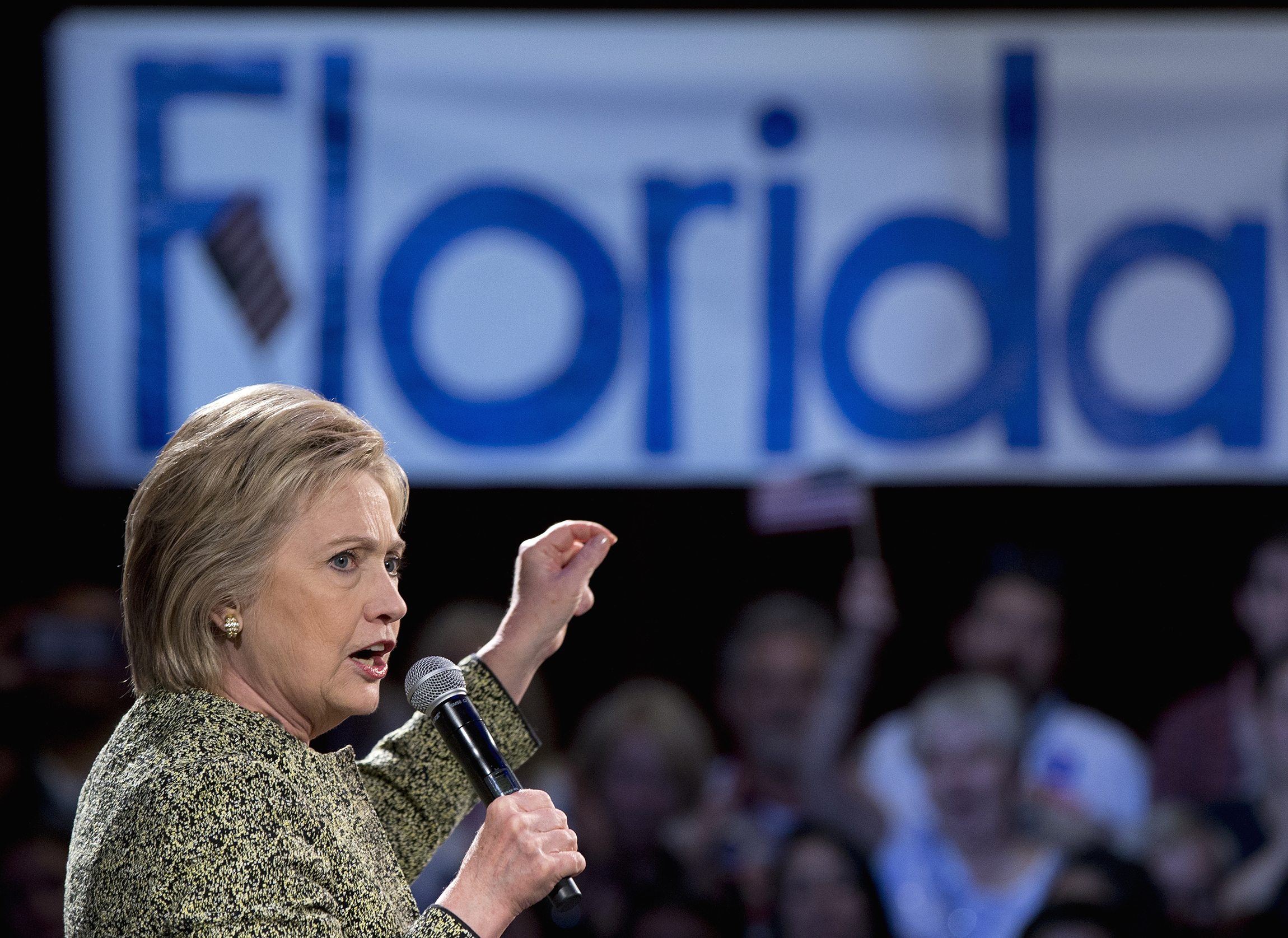 Clinton campaign hits Florida Friday, Saturday