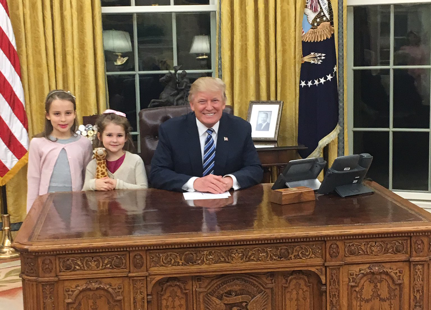 Ted Cruz tweets picture of his kids posing with President Trump